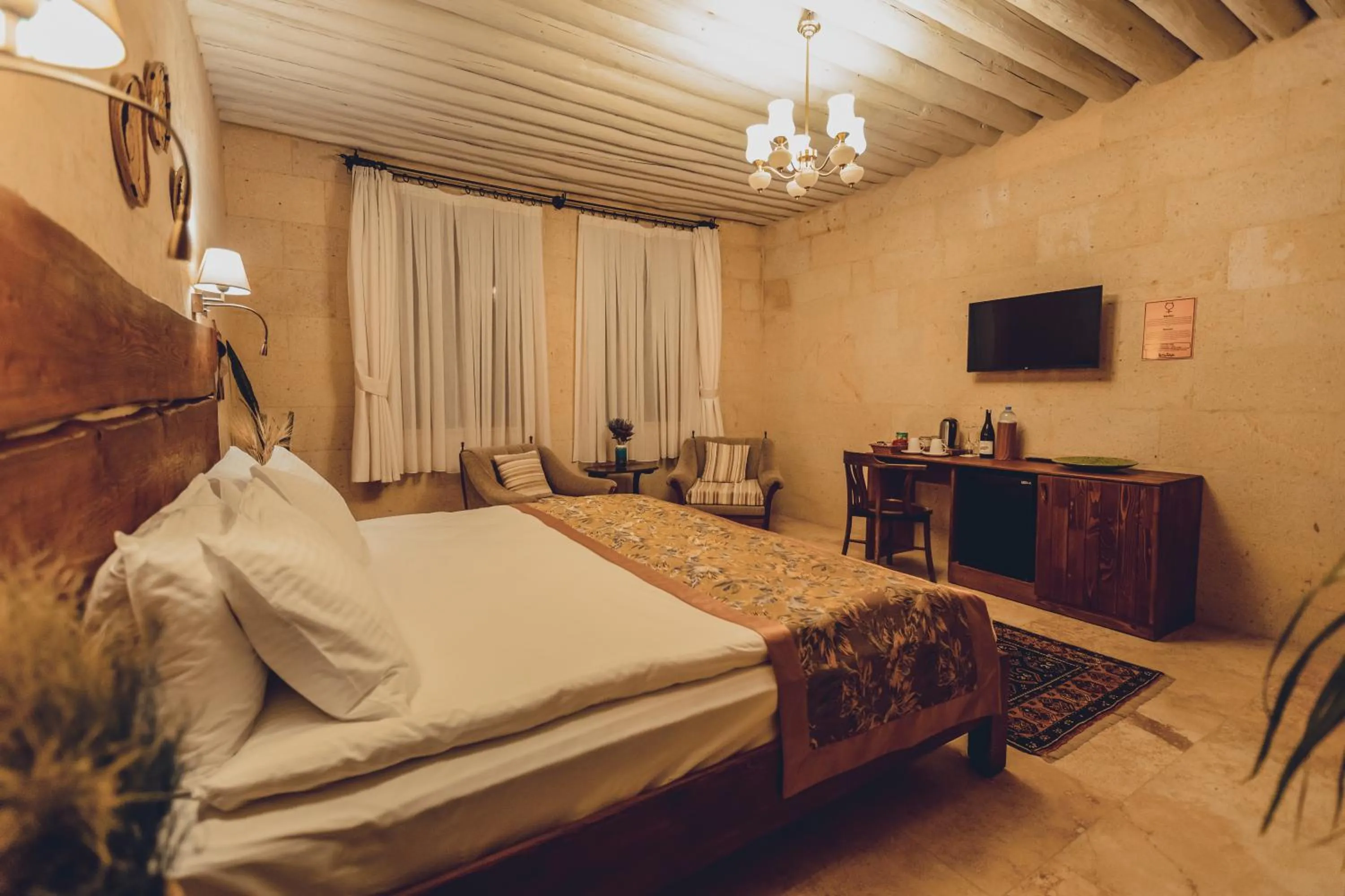 Bed in Peristyle Cave Cappadocia- Special Class