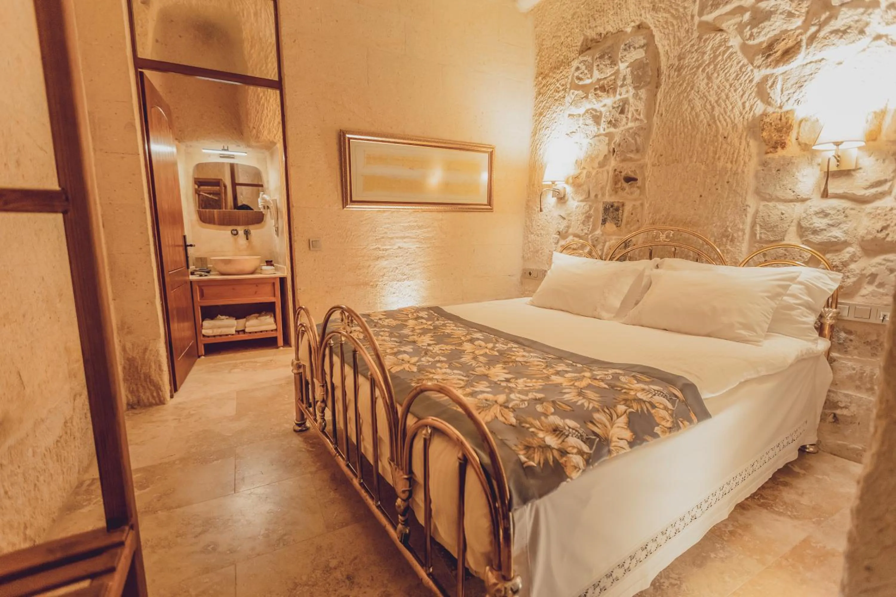 Massage, Bed in Peristyle Cave Cappadocia- Special Class