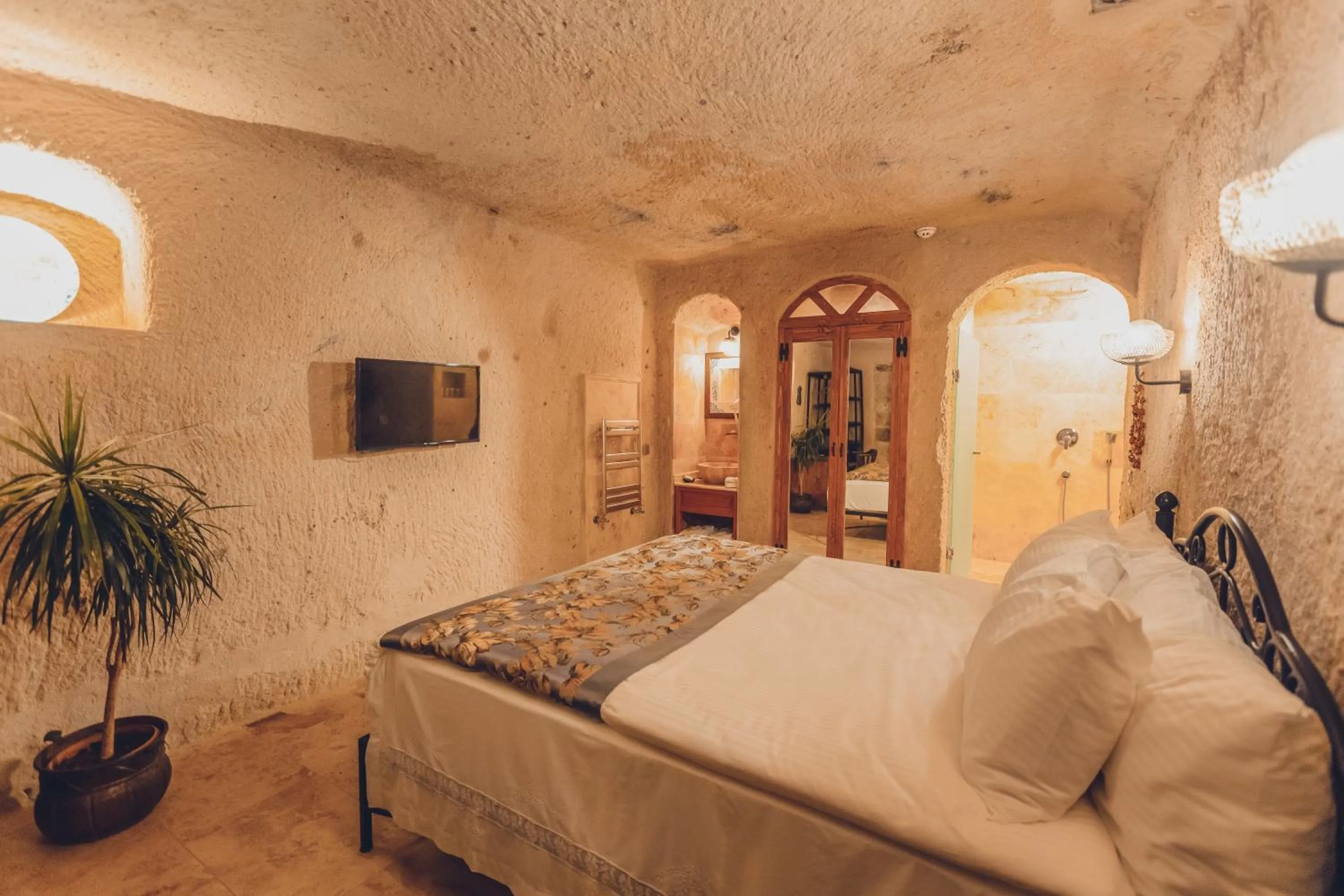 Photo of the whole room, Bed in Peristyle Cave Cappadocia- Special Class