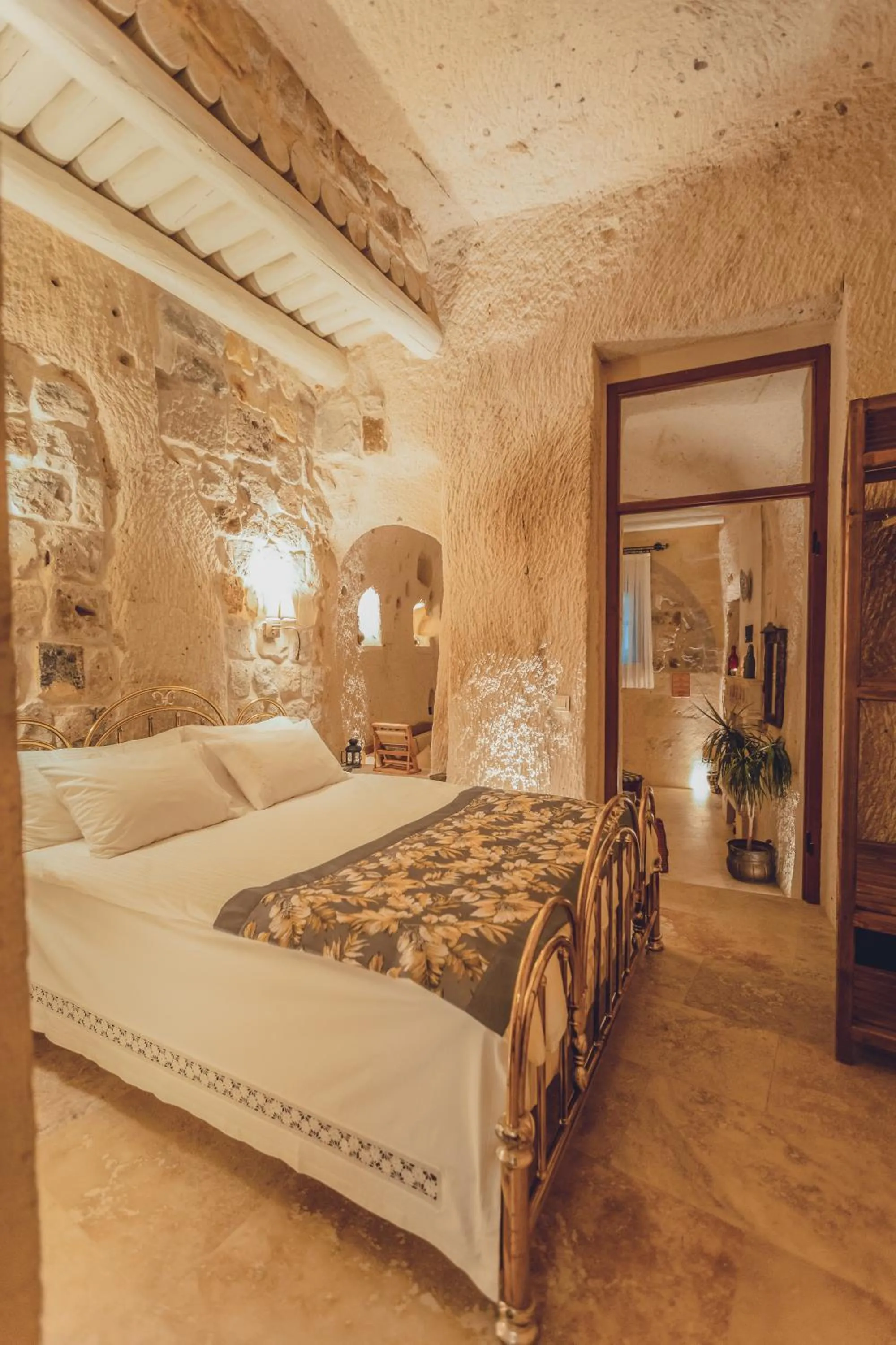 Massage, Bed in Peristyle Cave Cappadocia- Special Class