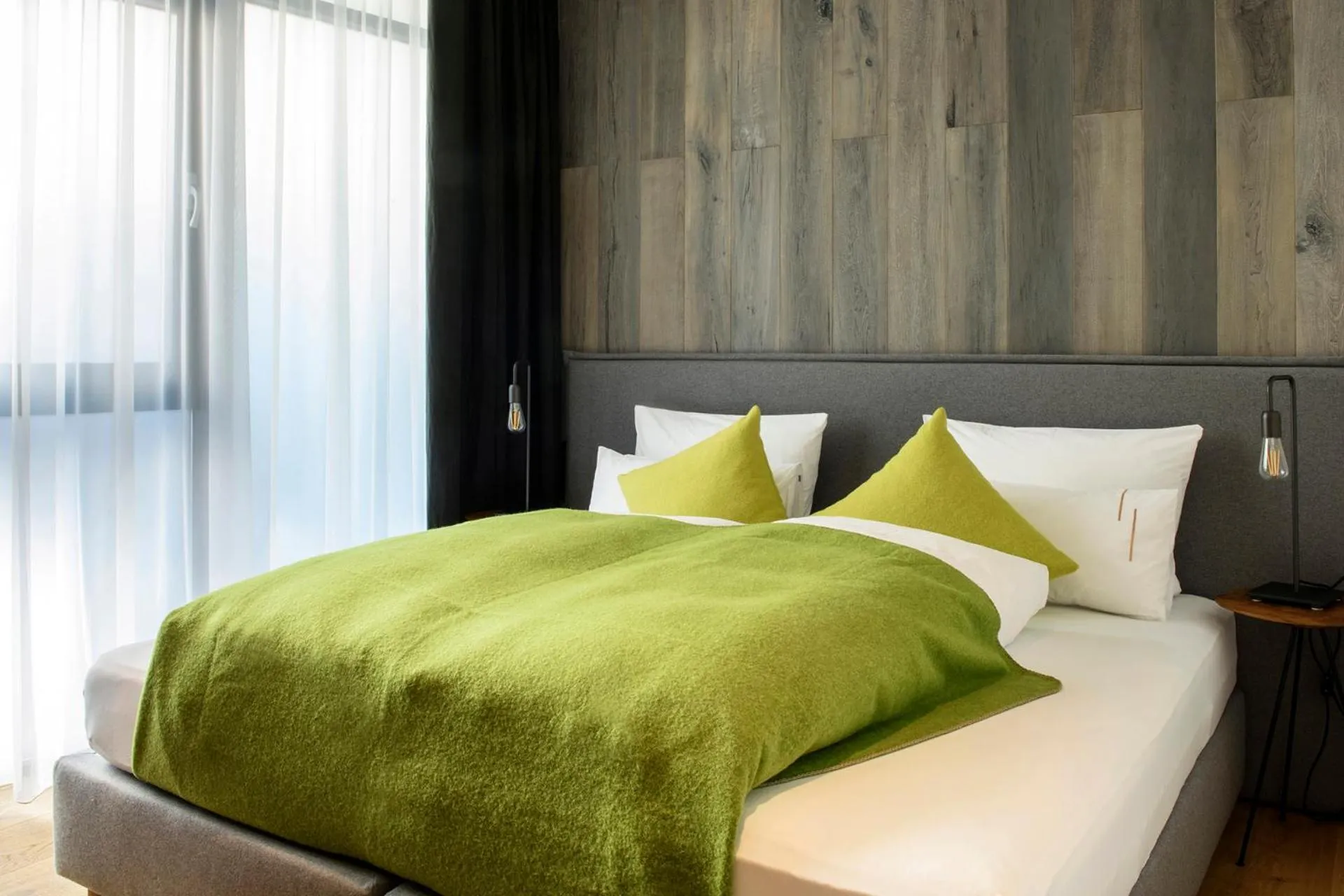 Photo of the whole room, Bed in Skihotel Galzig B&B