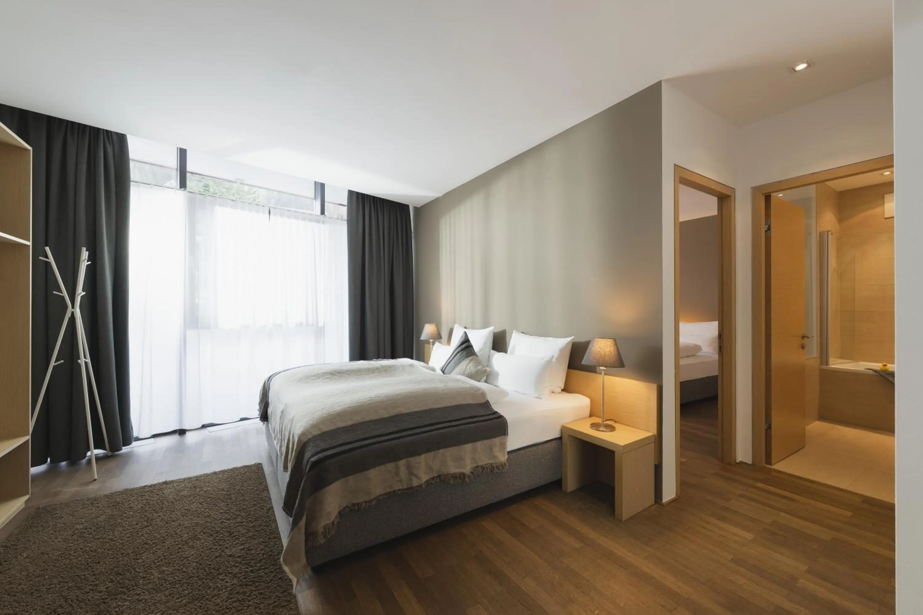 Photo of the whole room, Bed in Skihotel Galzig B&B