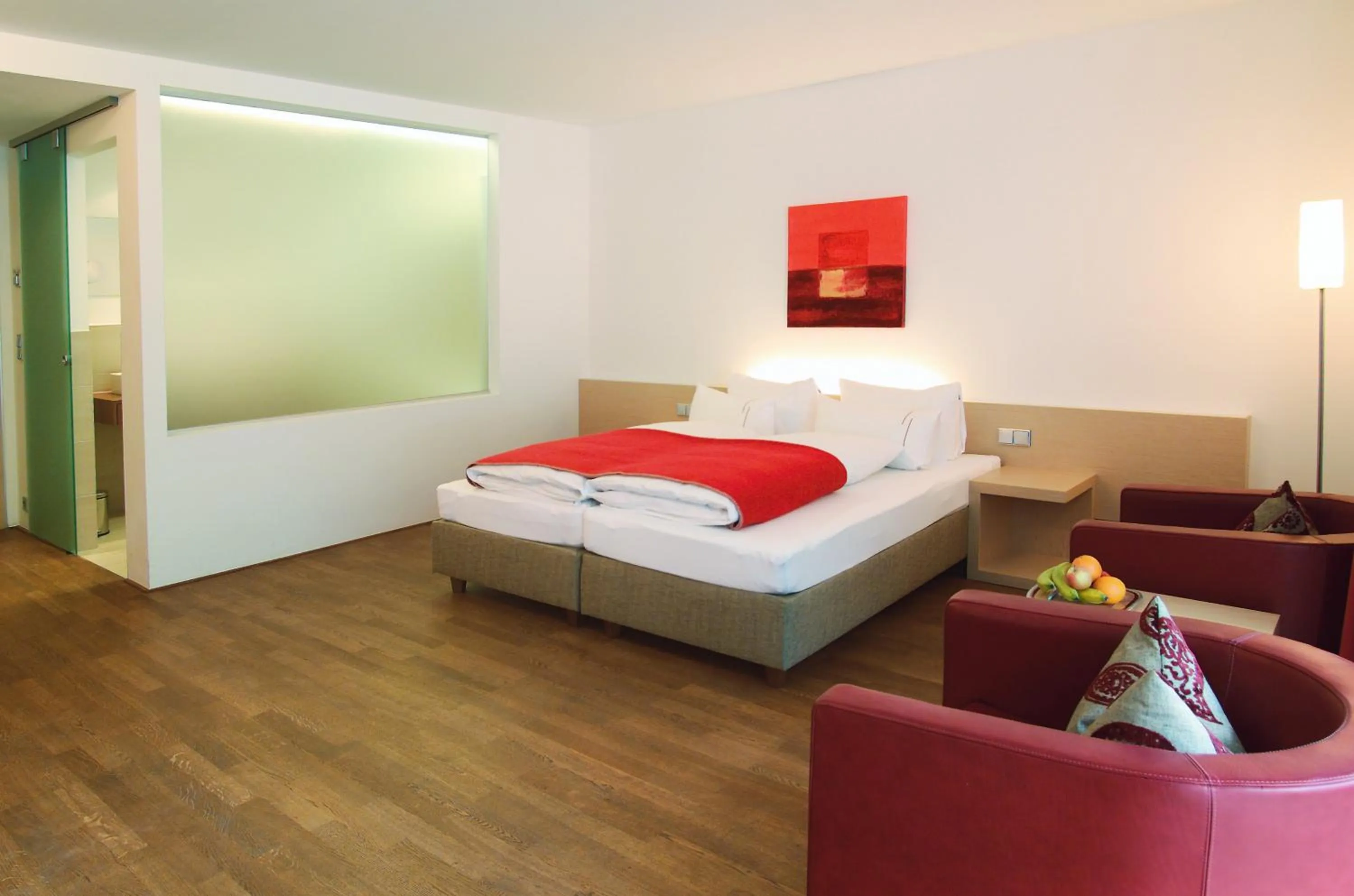 Photo of the whole room, Bed in Skihotel Galzig B&B