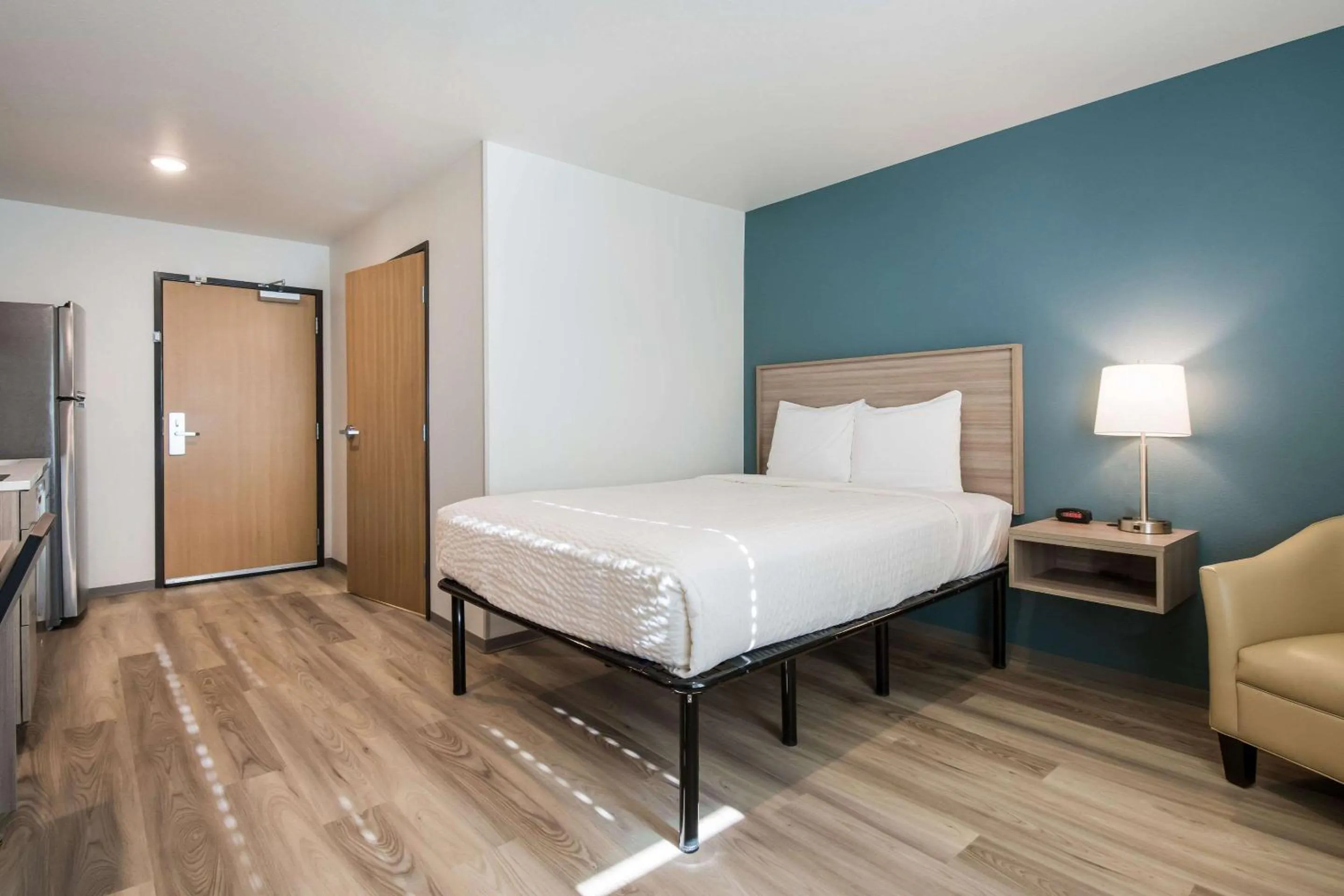 Photo of the whole room, Bed in WoodSpring Suites Portland Vancouver