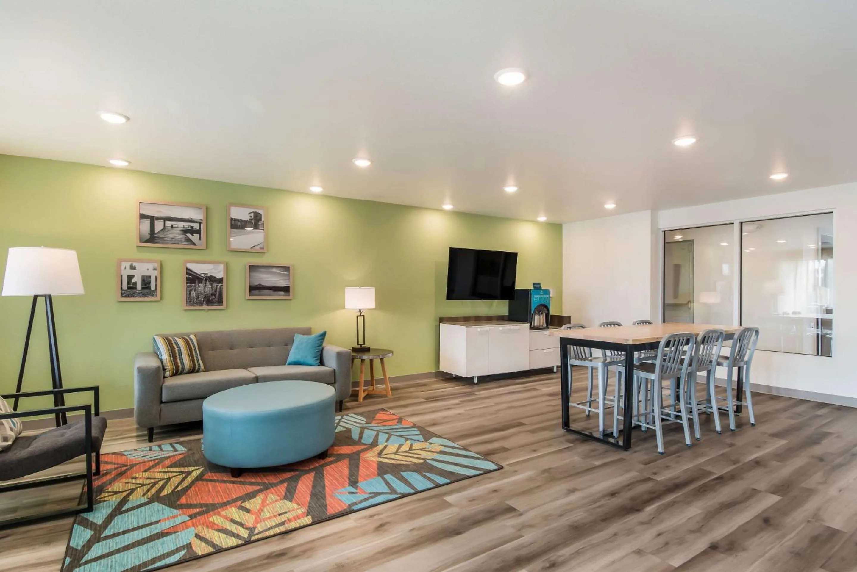 Lobby or reception in WoodSpring Suites Portland Vancouver