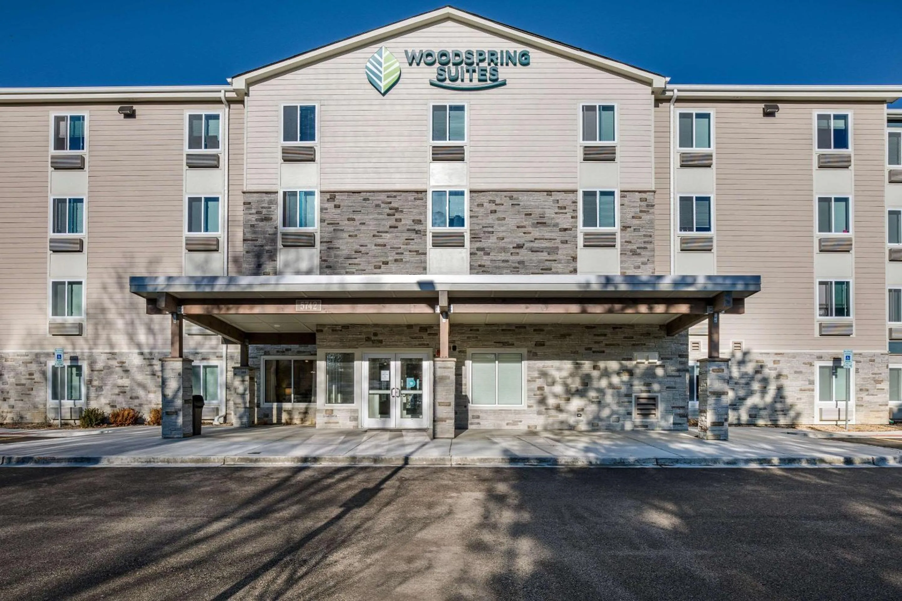 Property building in WoodSpring Suites Gurnee - Chicago