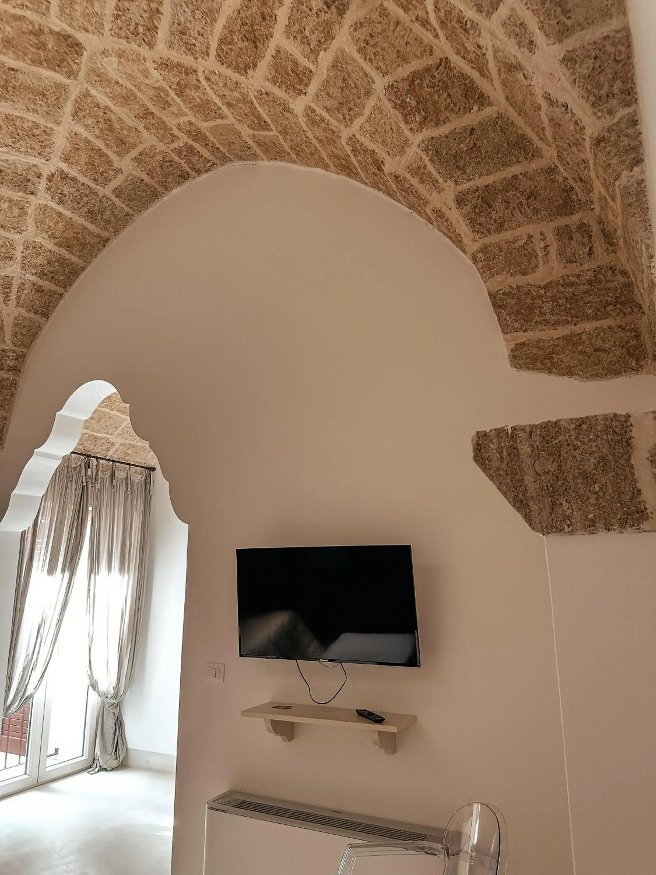 Photo of the whole room, Bed in Palazzo Alma luxury rooms