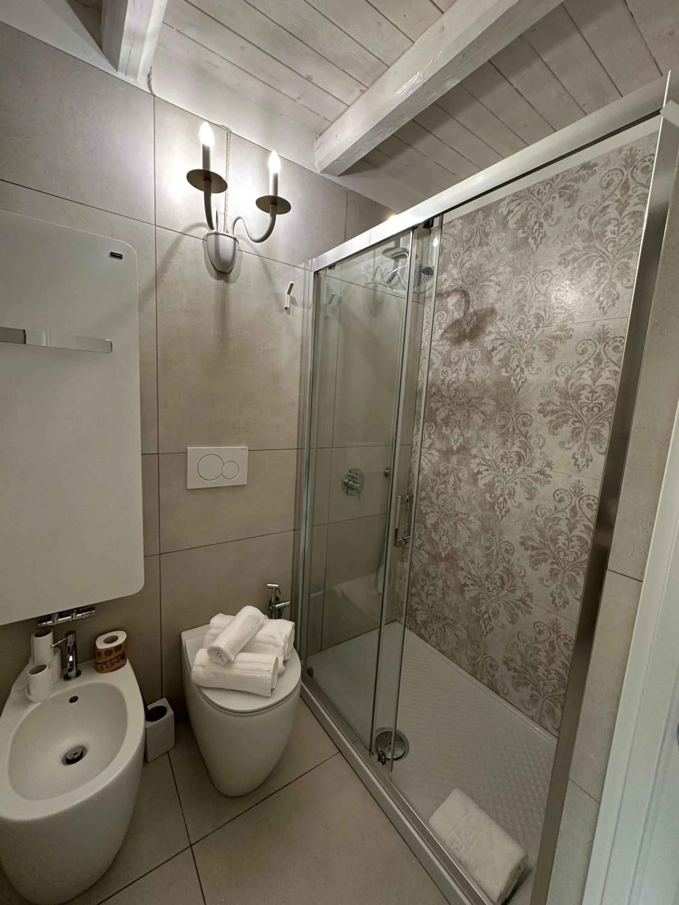 Shower in Palazzo Alma luxury rooms