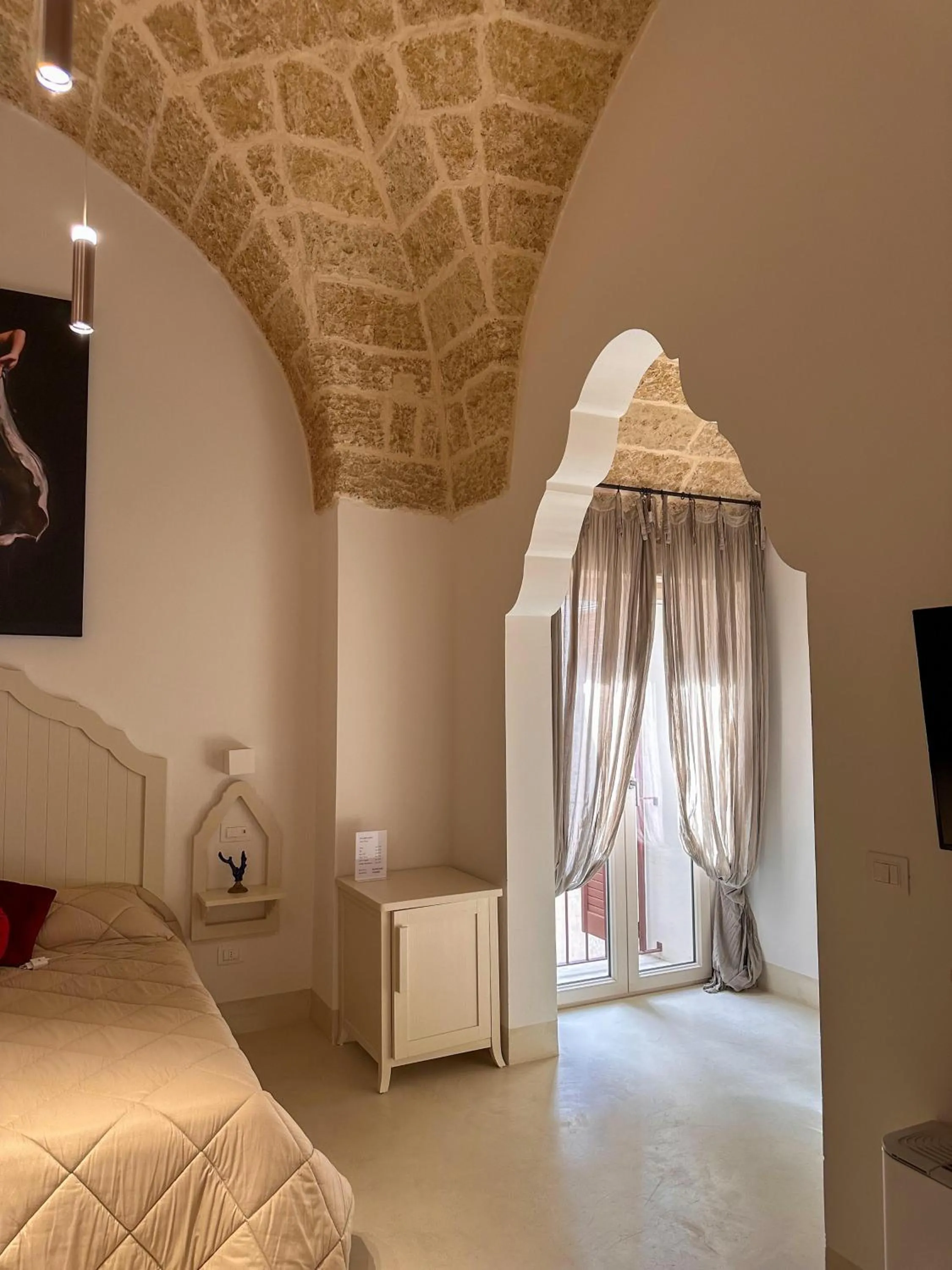 Photo of the whole room, Bed in Palazzo Alma luxury rooms