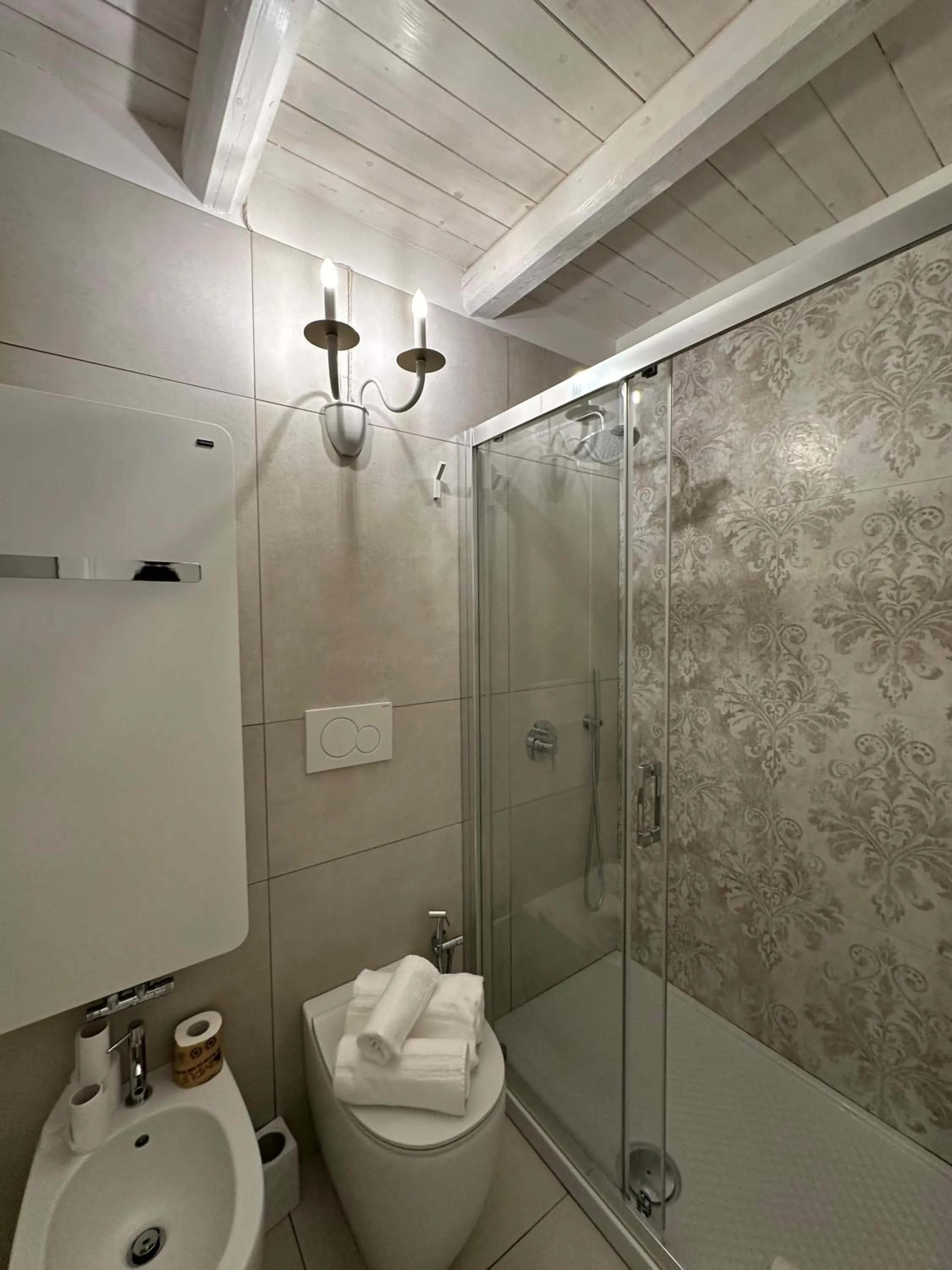Shower in Palazzo Alma luxury rooms