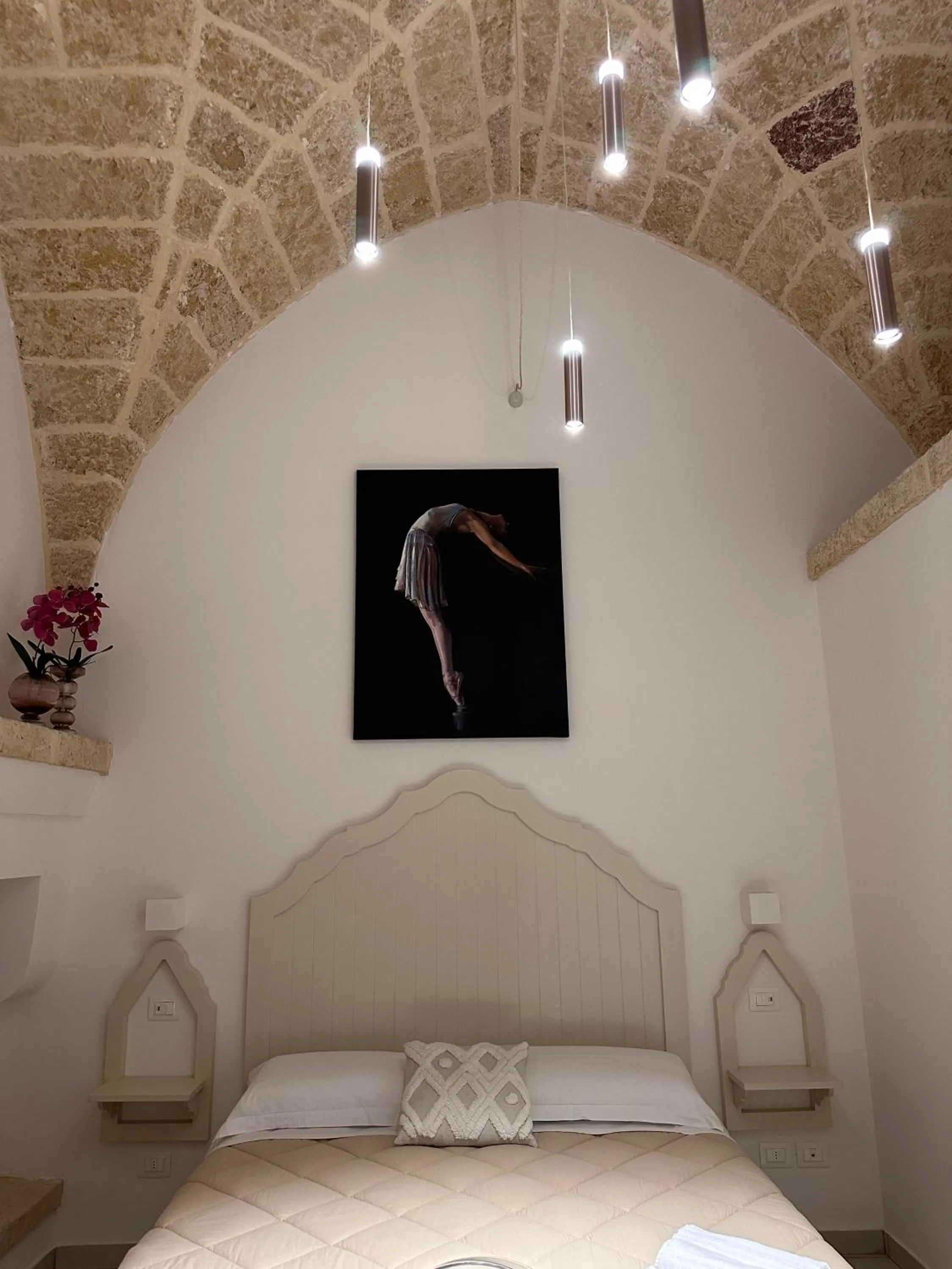 Photo of the whole room, Bed in Palazzo Alma luxury rooms