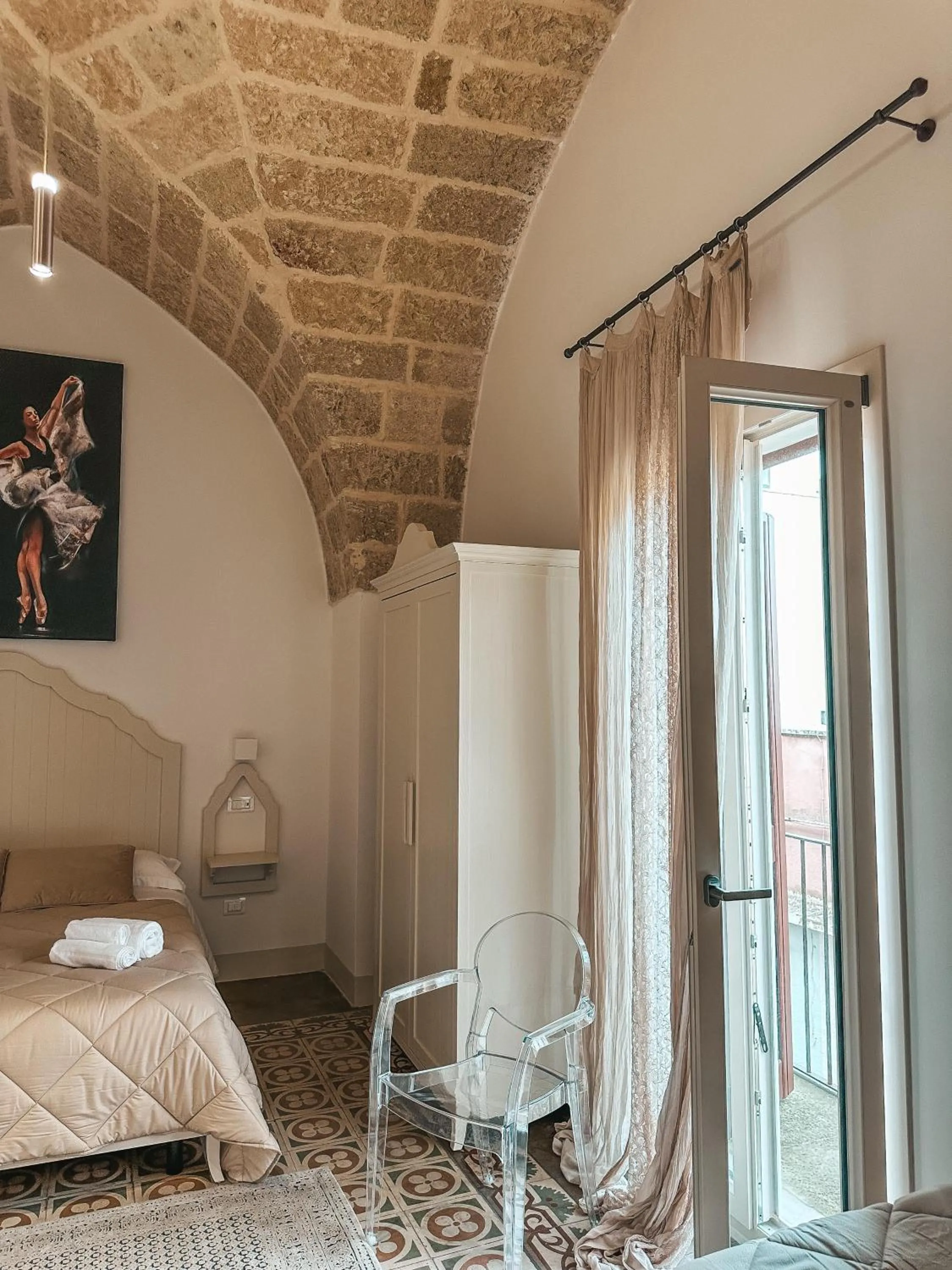 Photo of the whole room, Bed in Palazzo Alma luxury rooms