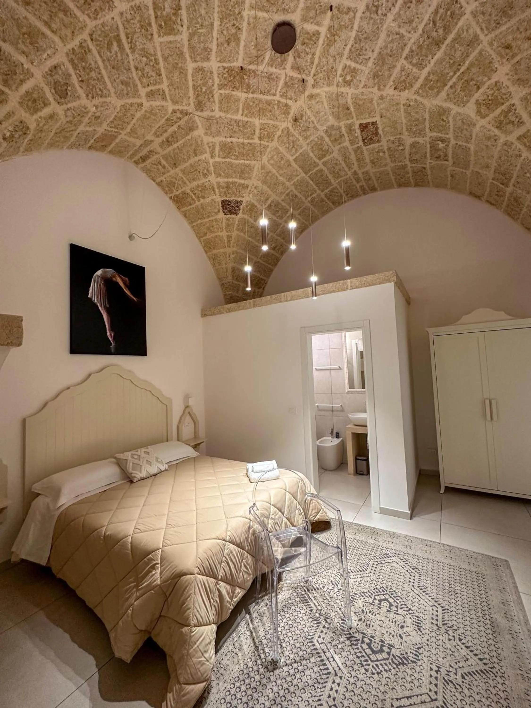 Photo of the whole room, Bed in Palazzo Alma luxury rooms