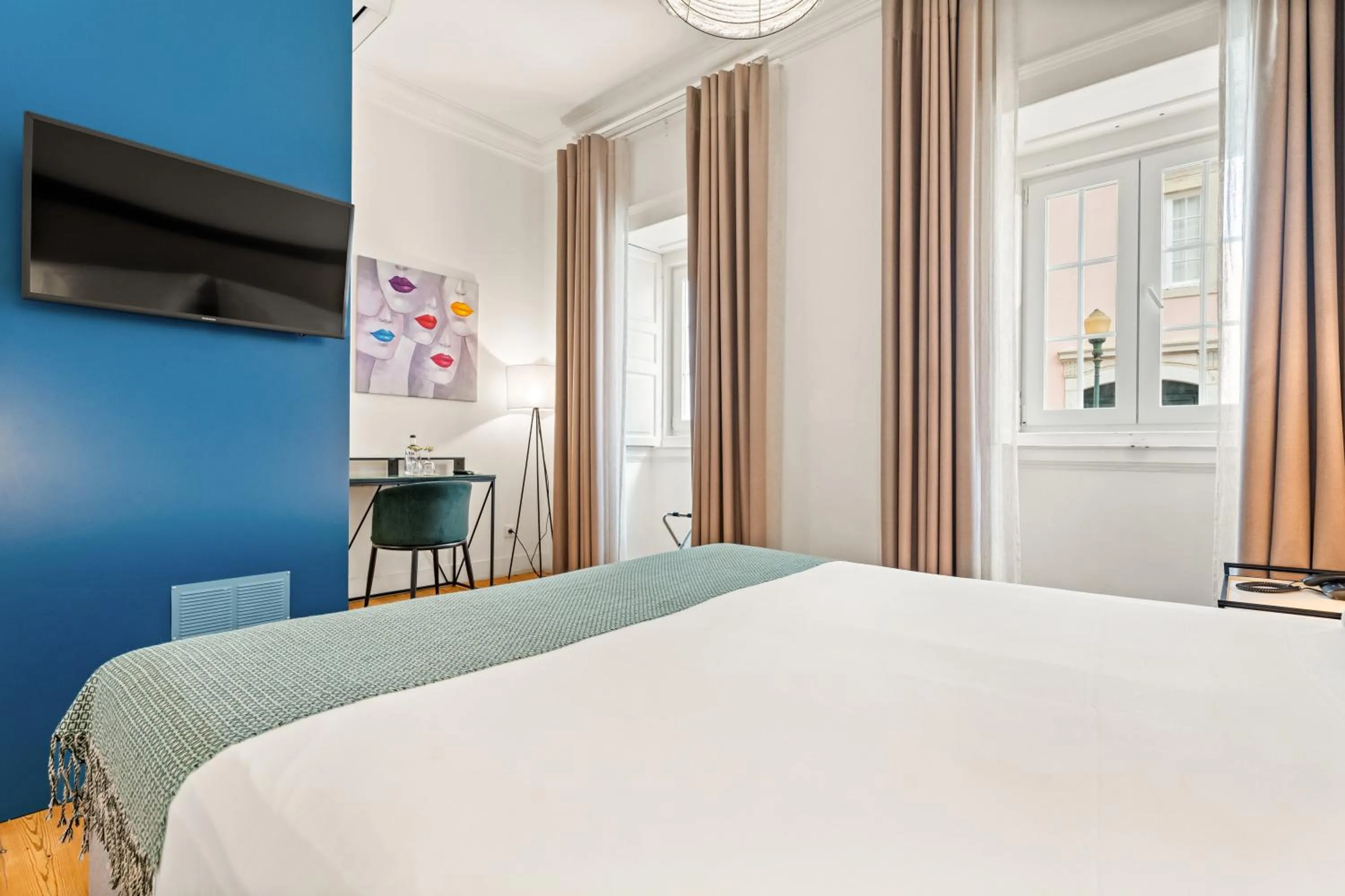 Bedroom, Bed in Jardim da Lapa by Shiadu