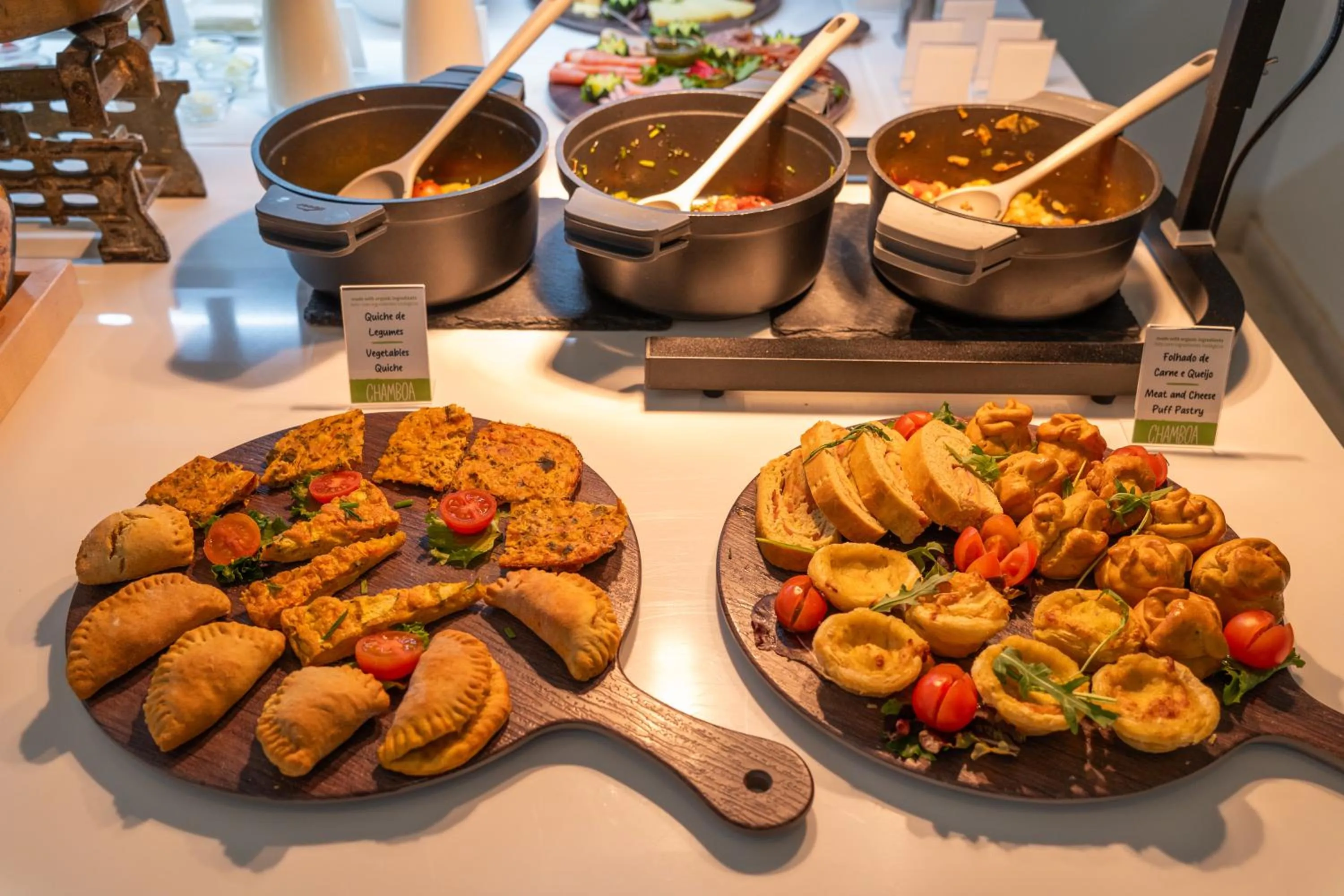 Breakfast in Jardim da Lapa by Shiadu