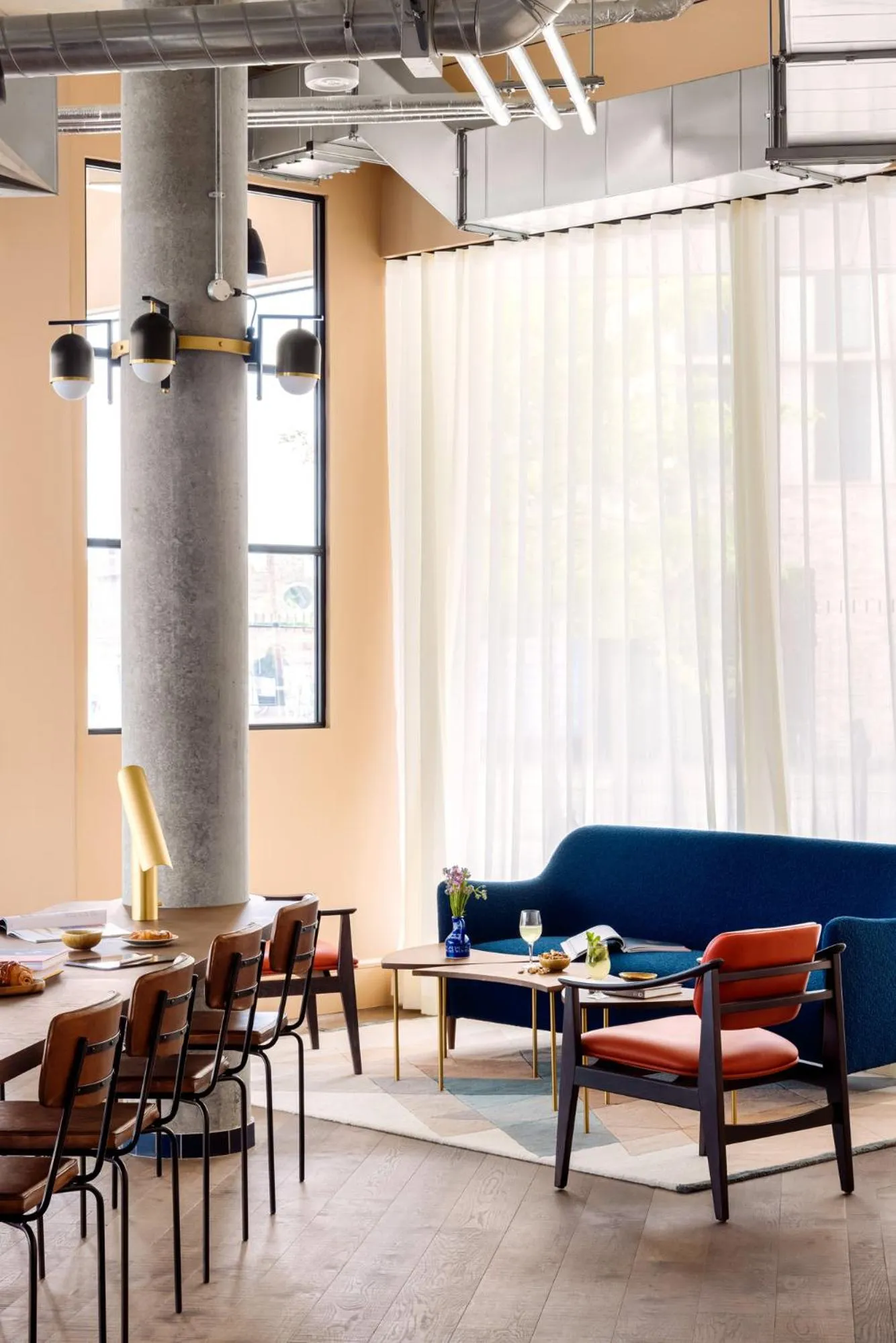 Lounge or bar in Hyatt Centric Cambridge