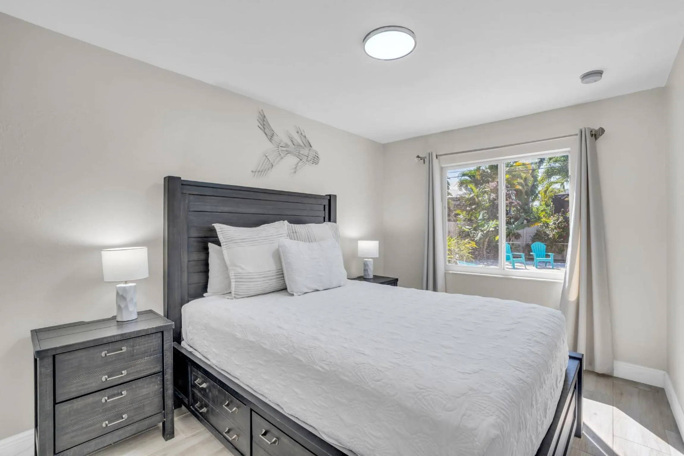 Bed in Relax Poolside & Walk or Bike to the Beach From This Amazing Naples Pool Home!