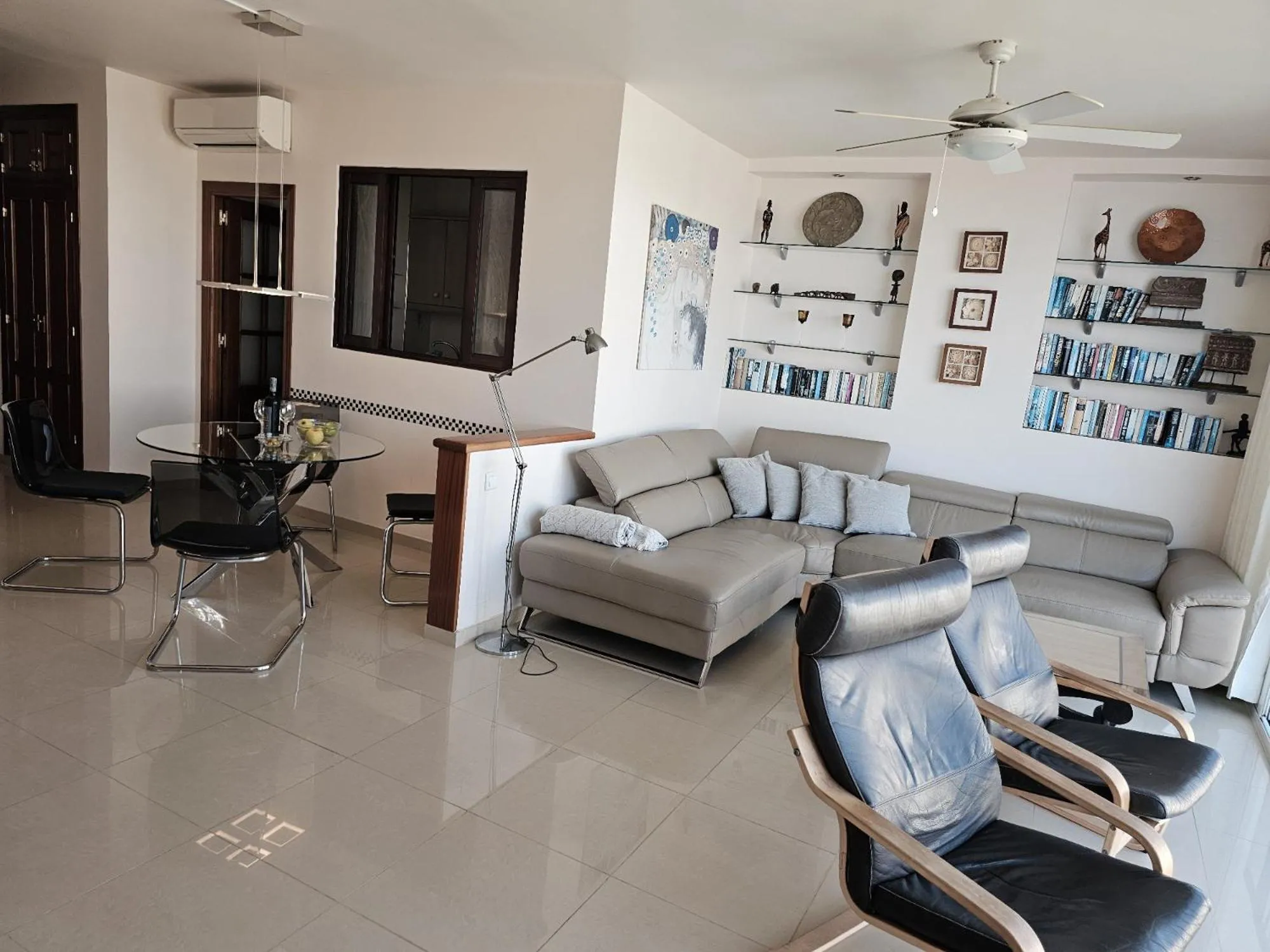Communal lounge/ TV room in R1345 Carabeo 1-42, Access to the Beach
