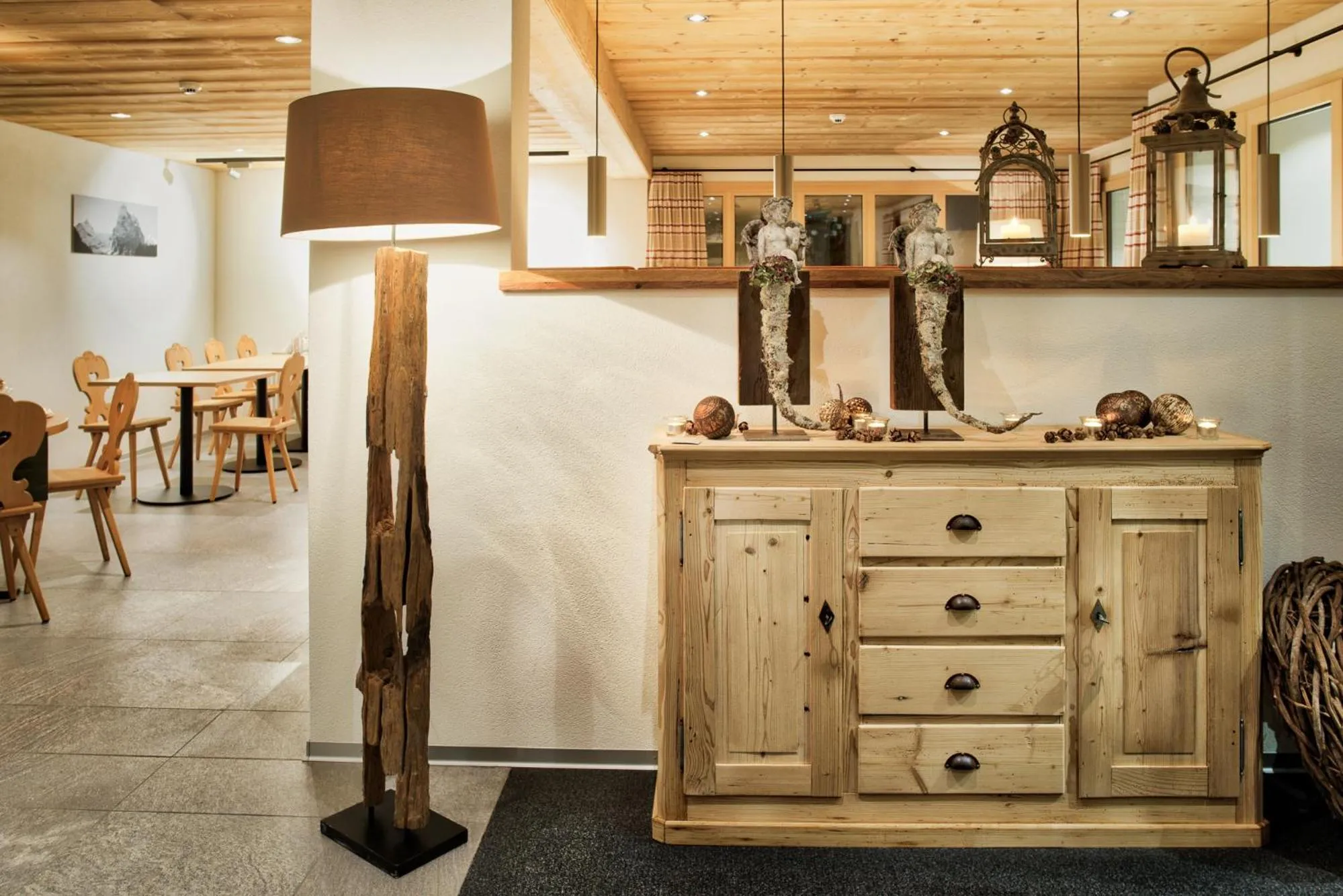 Night in Hotel-Restaurant Burgseeli