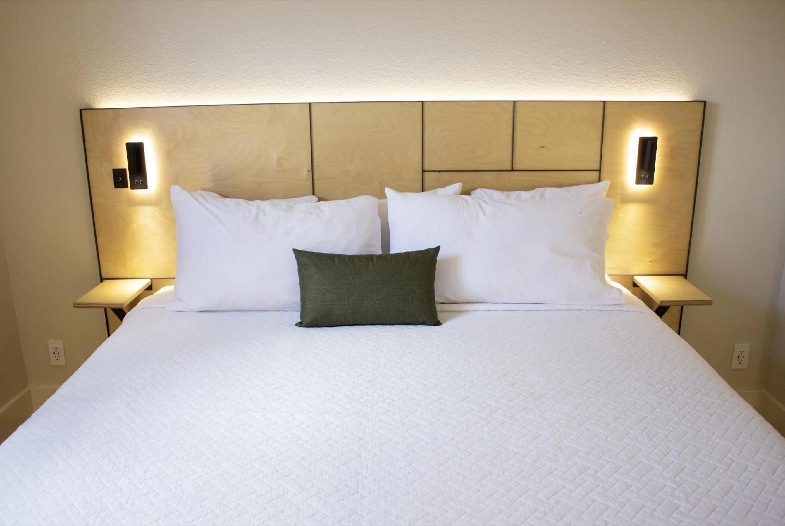 Bedroom, Bed in Leland House Suites of Durango