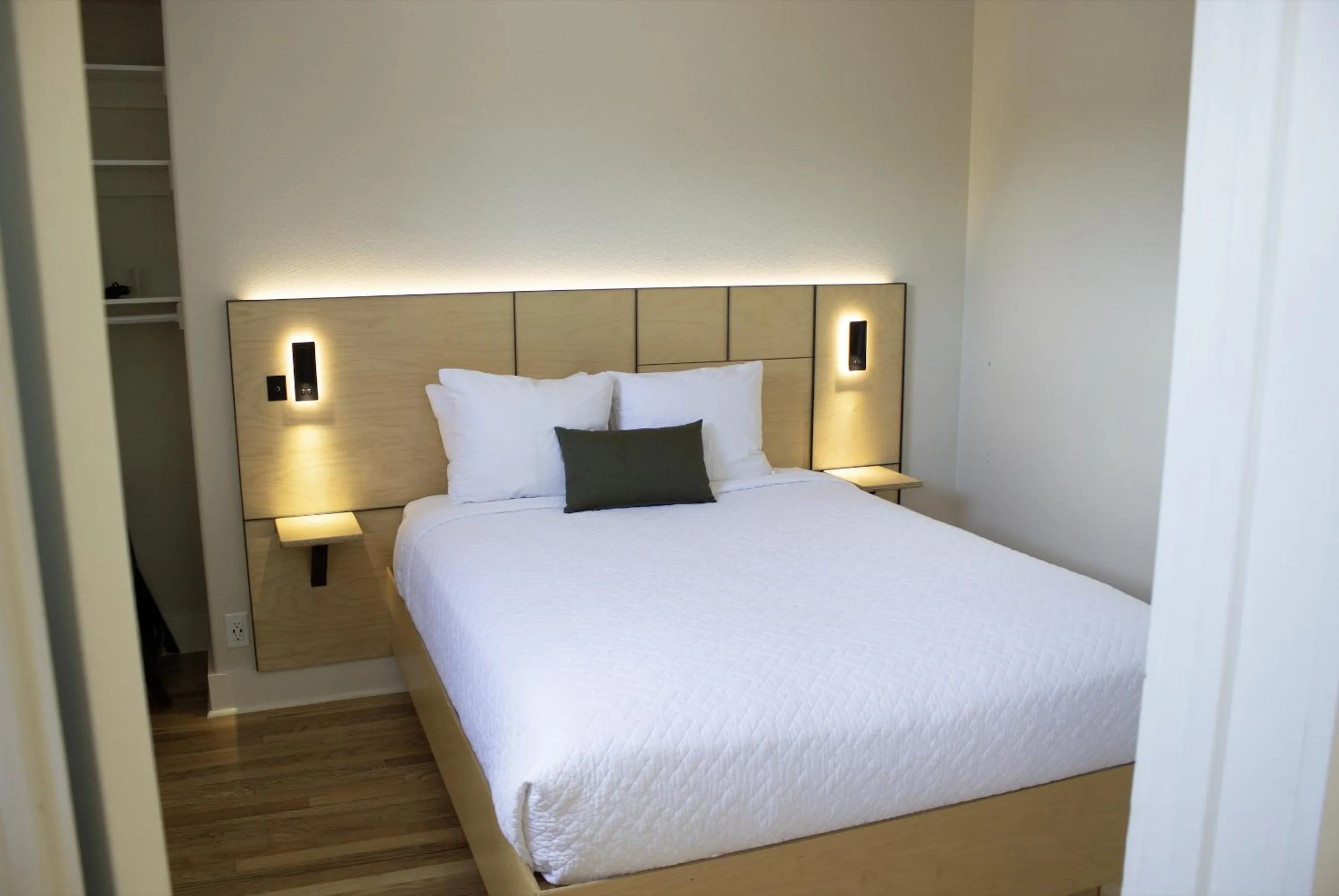 Bedroom, Bed in Leland House Suites of Durango