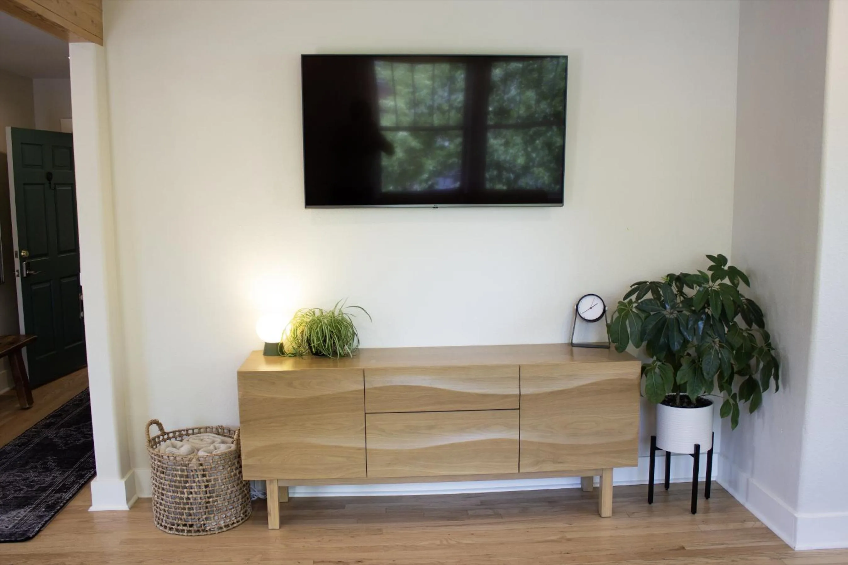 TV and multimedia in Leland House Suites of Durango