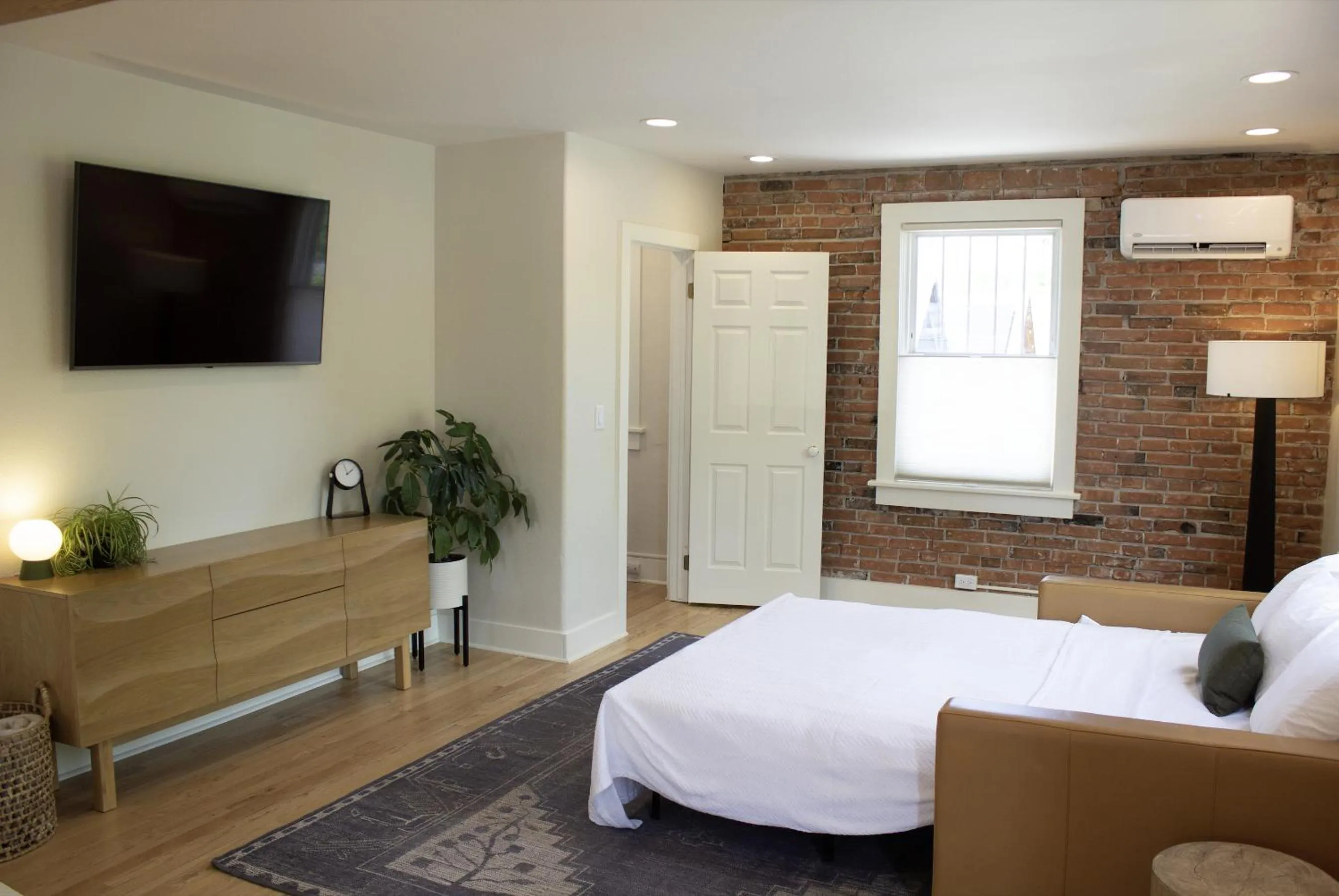 Bedroom, Bed in Leland House Suites of Durango