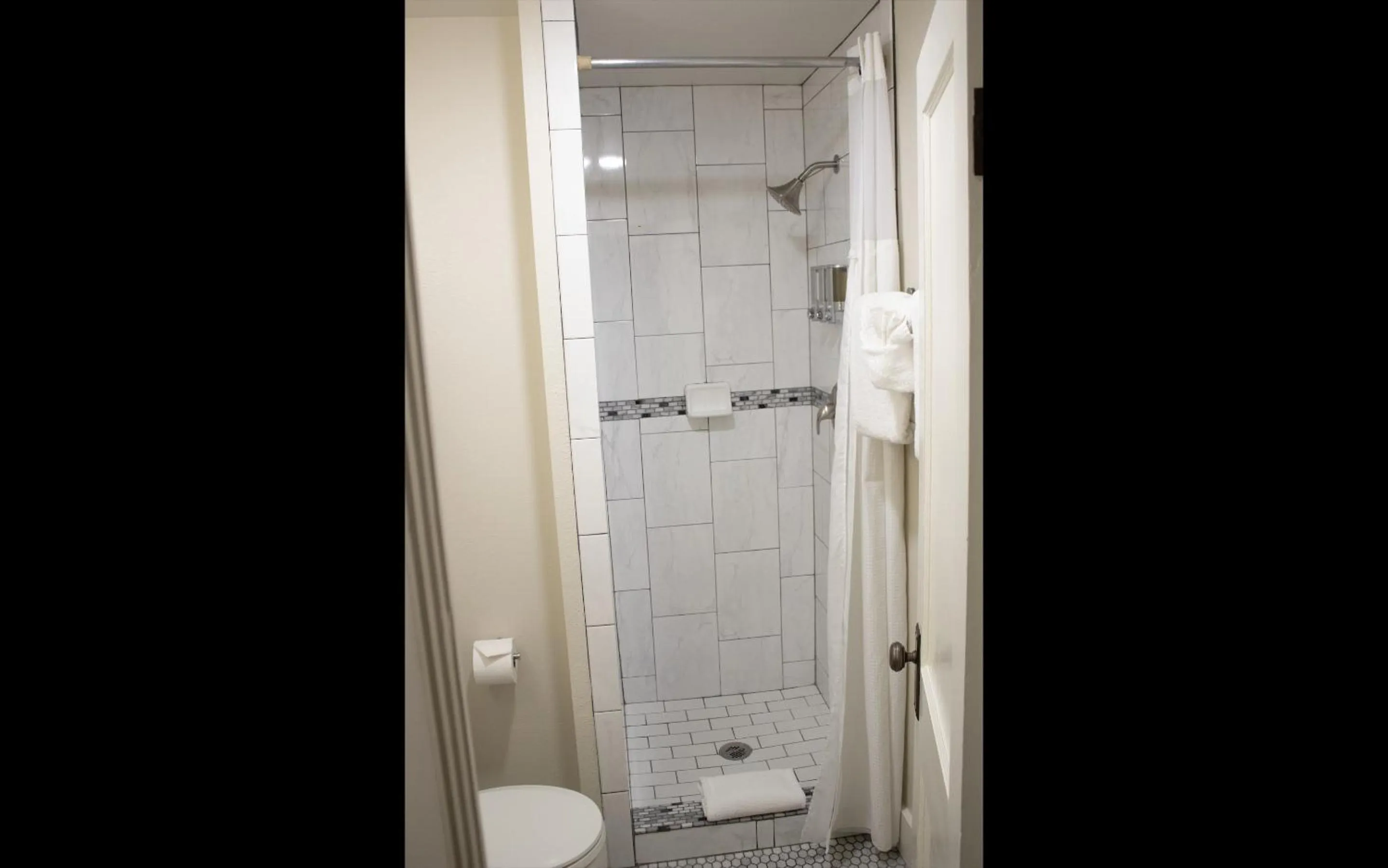 Shower in Leland House Suites of Durango