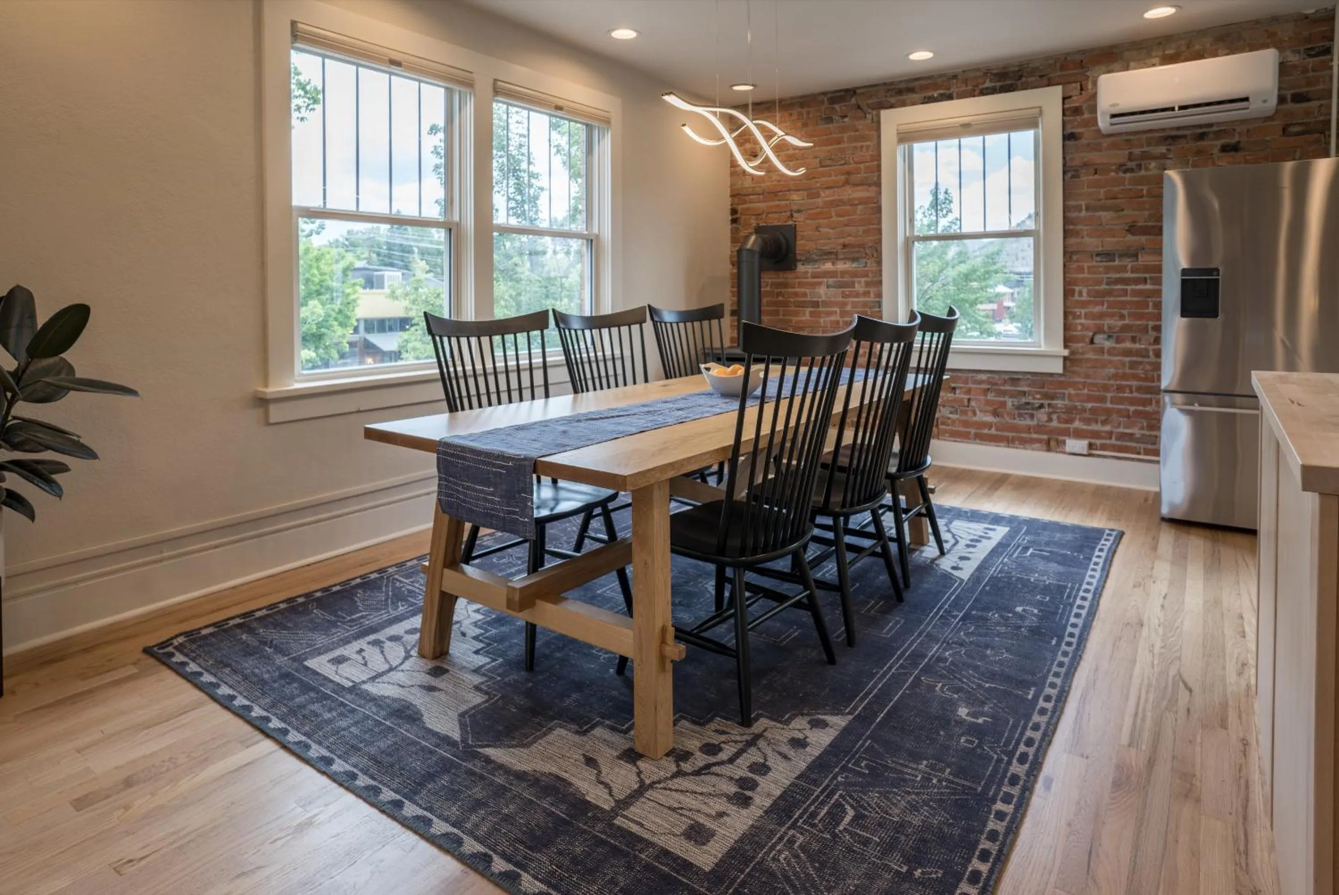 Dining area in Leland House Suites of Durango
