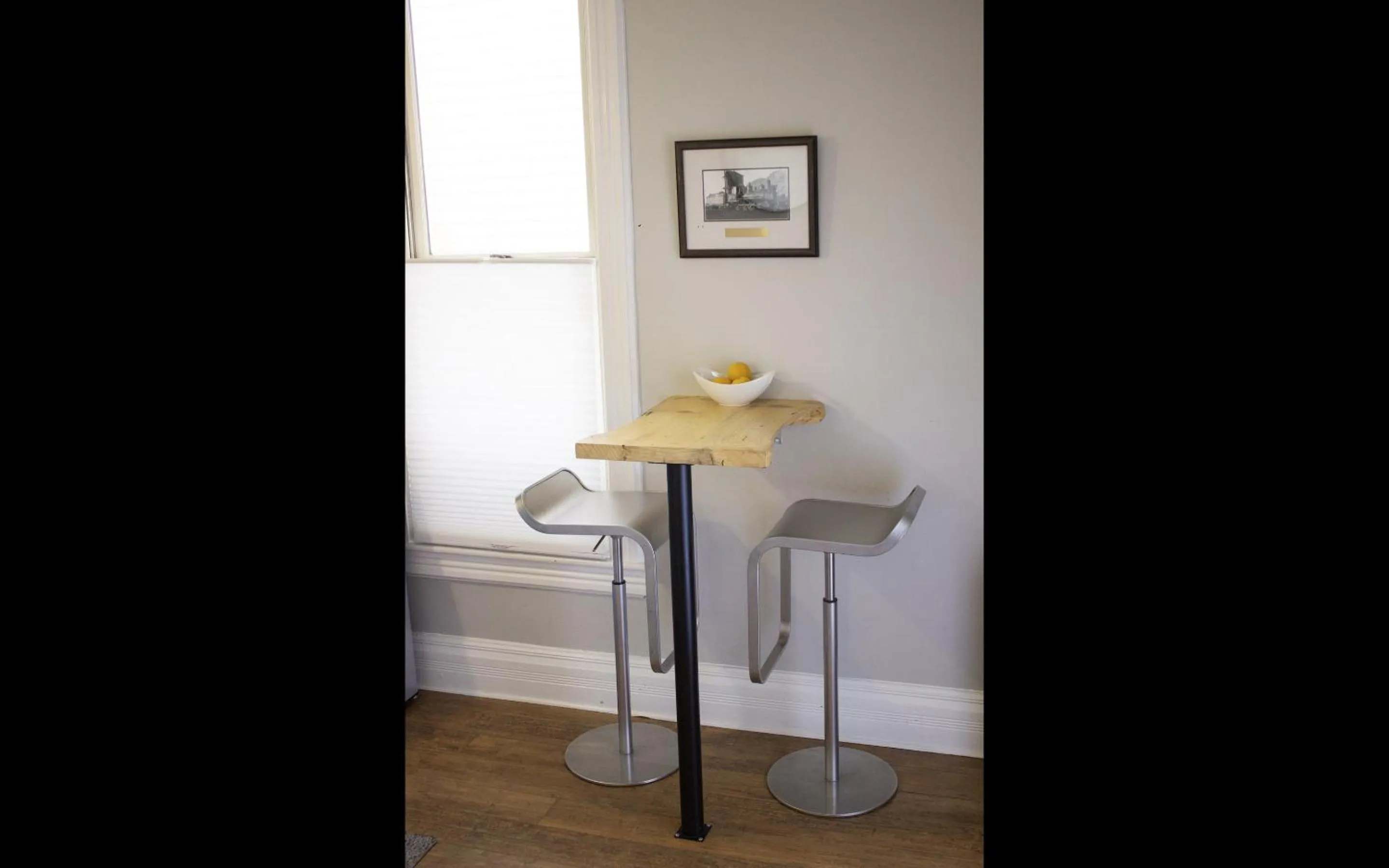 Dining area in Leland House Suites of Durango