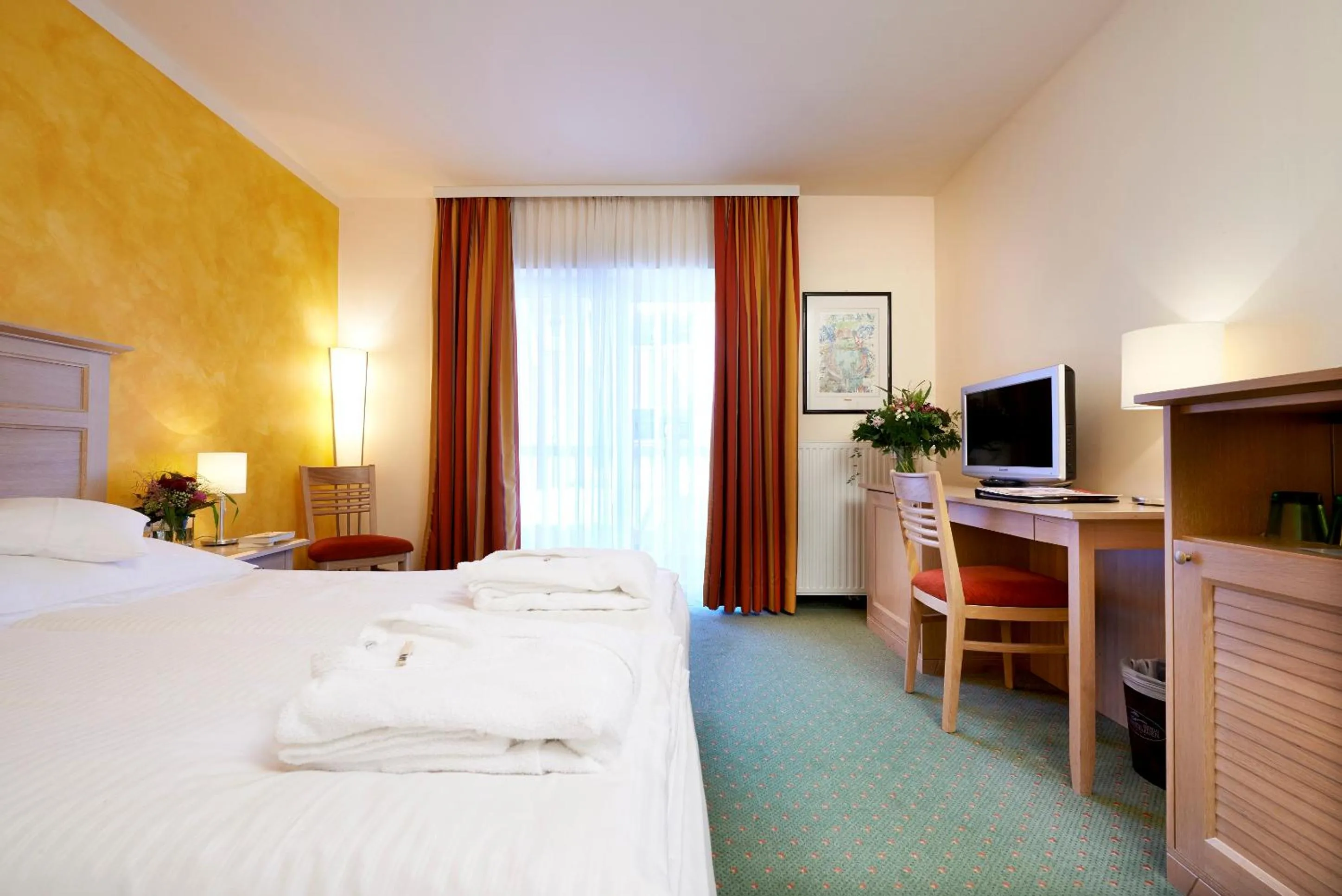 Photo of the whole room, Bed in Das Hotel Eden - Das Aktiv- & Wohlfühlhotel in Tirol auf 1200m Höhe