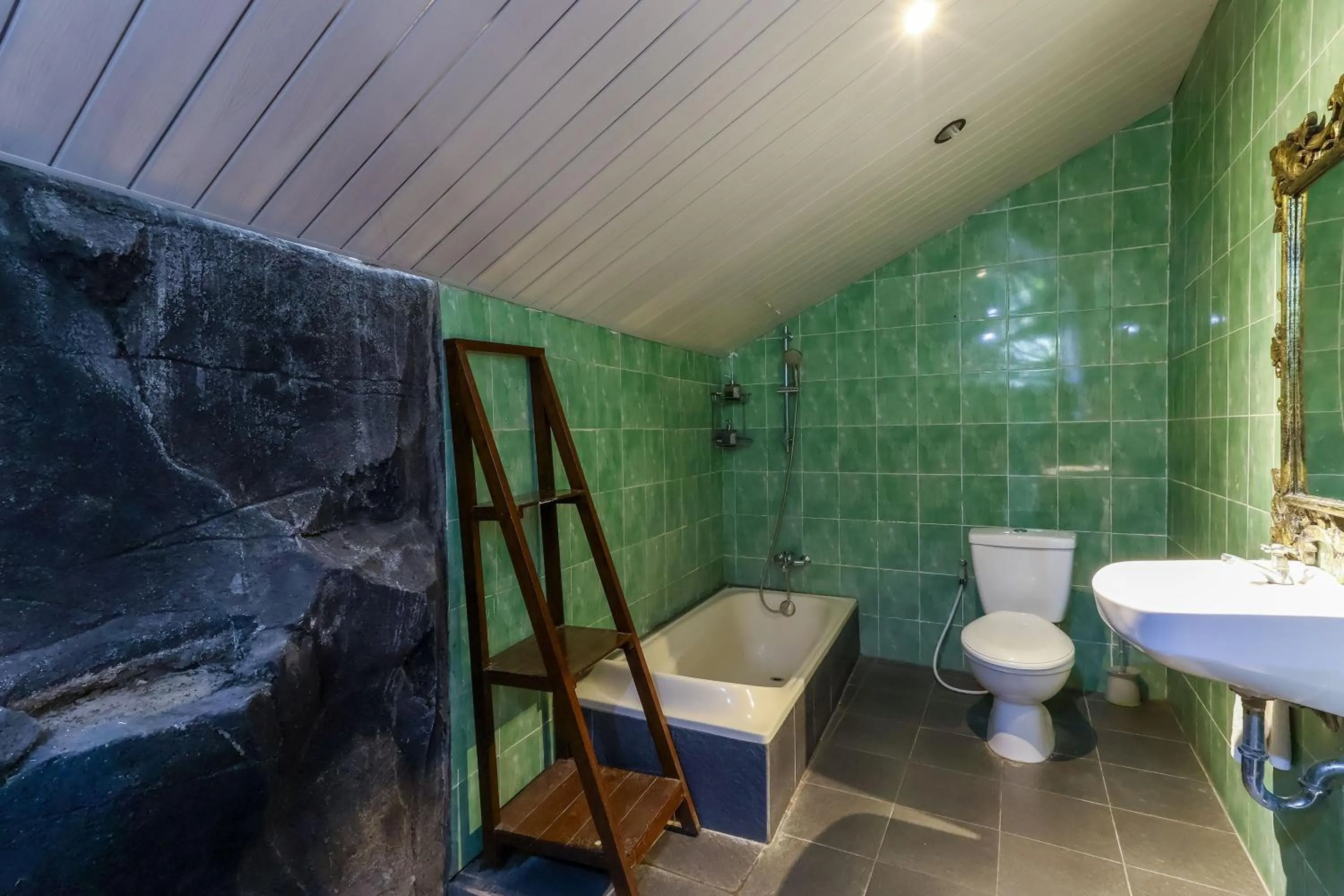 Bathroom in Taman Lituhayu Cottages Ubud