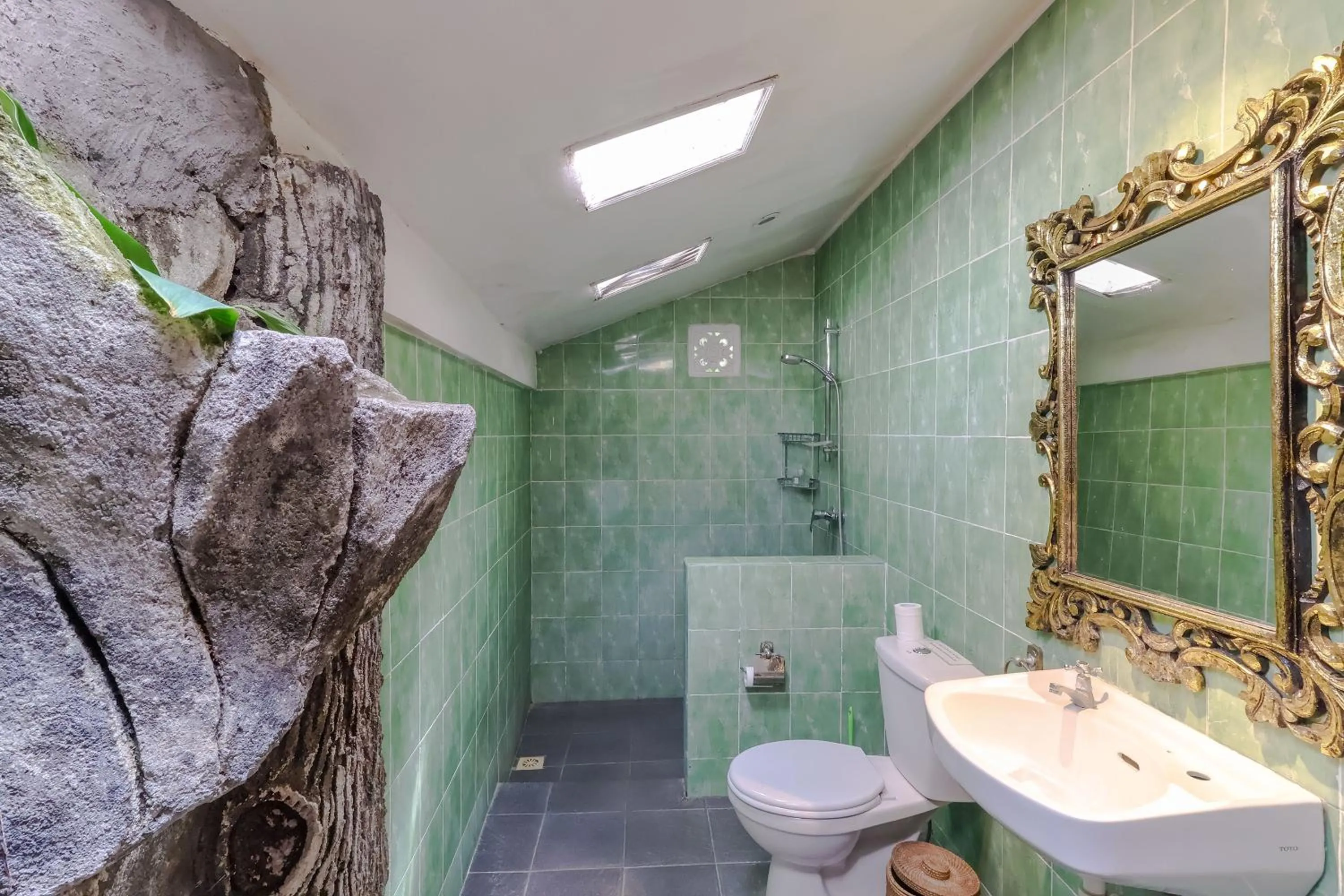 Shower in Taman Lituhayu Cottages Ubud