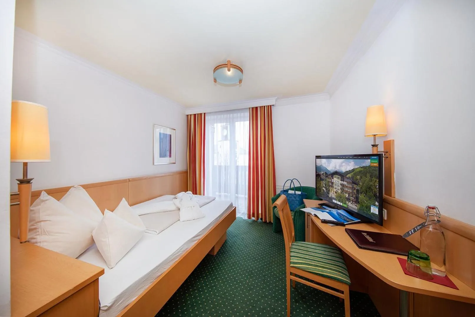 Photo of the whole room, Bed in Der Schütthof