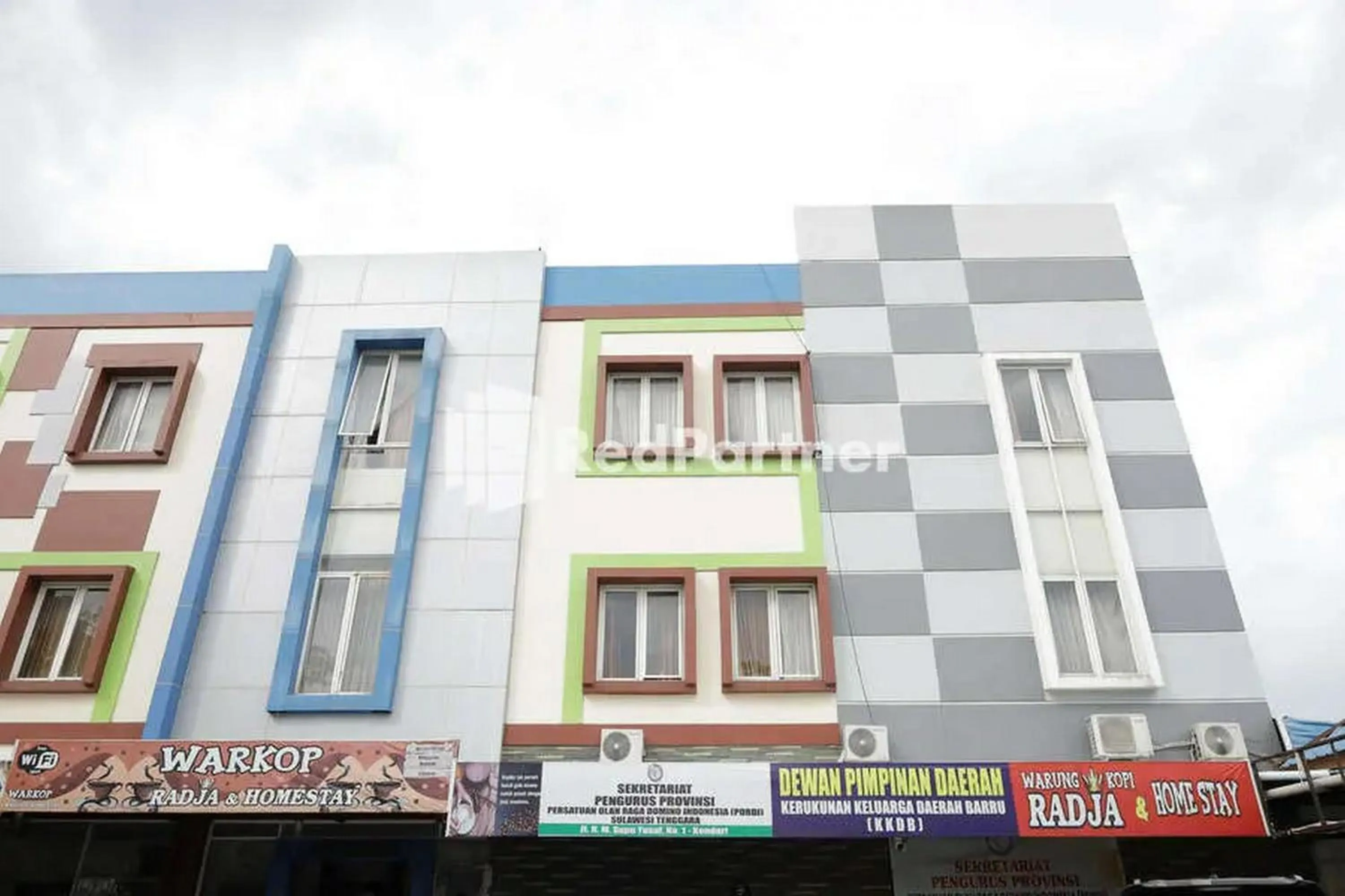 Property building in Radja Homestay Kendari RedPartner