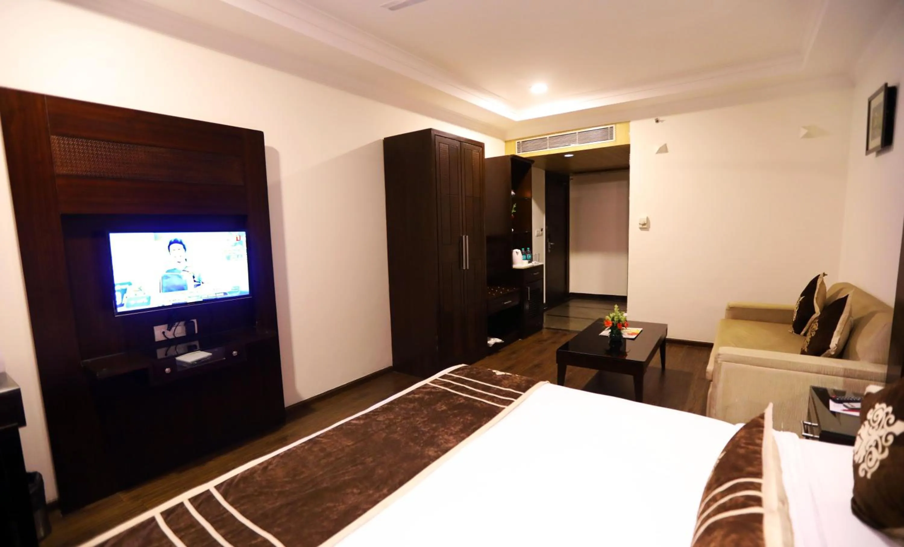 Photo of the whole room, Bed in HOTEL PITRASHISH PRIDE IGI Intl AIRPORT DELHI