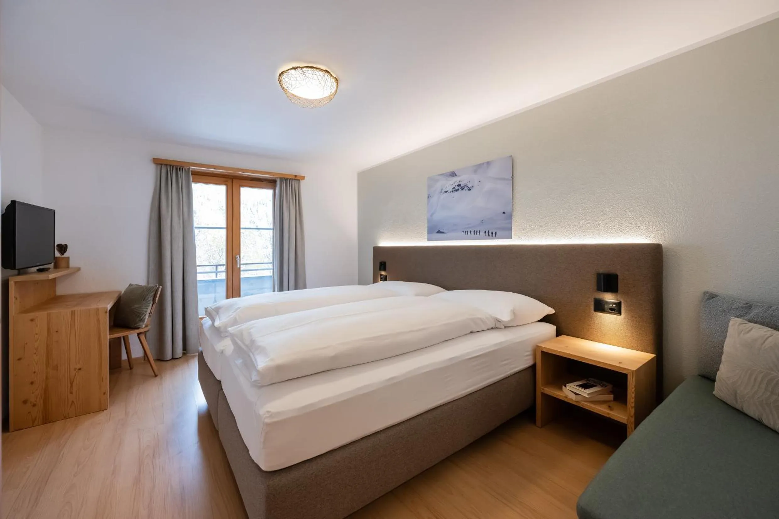 Photo of the whole room, Bed in Sport-Lodge Klosters