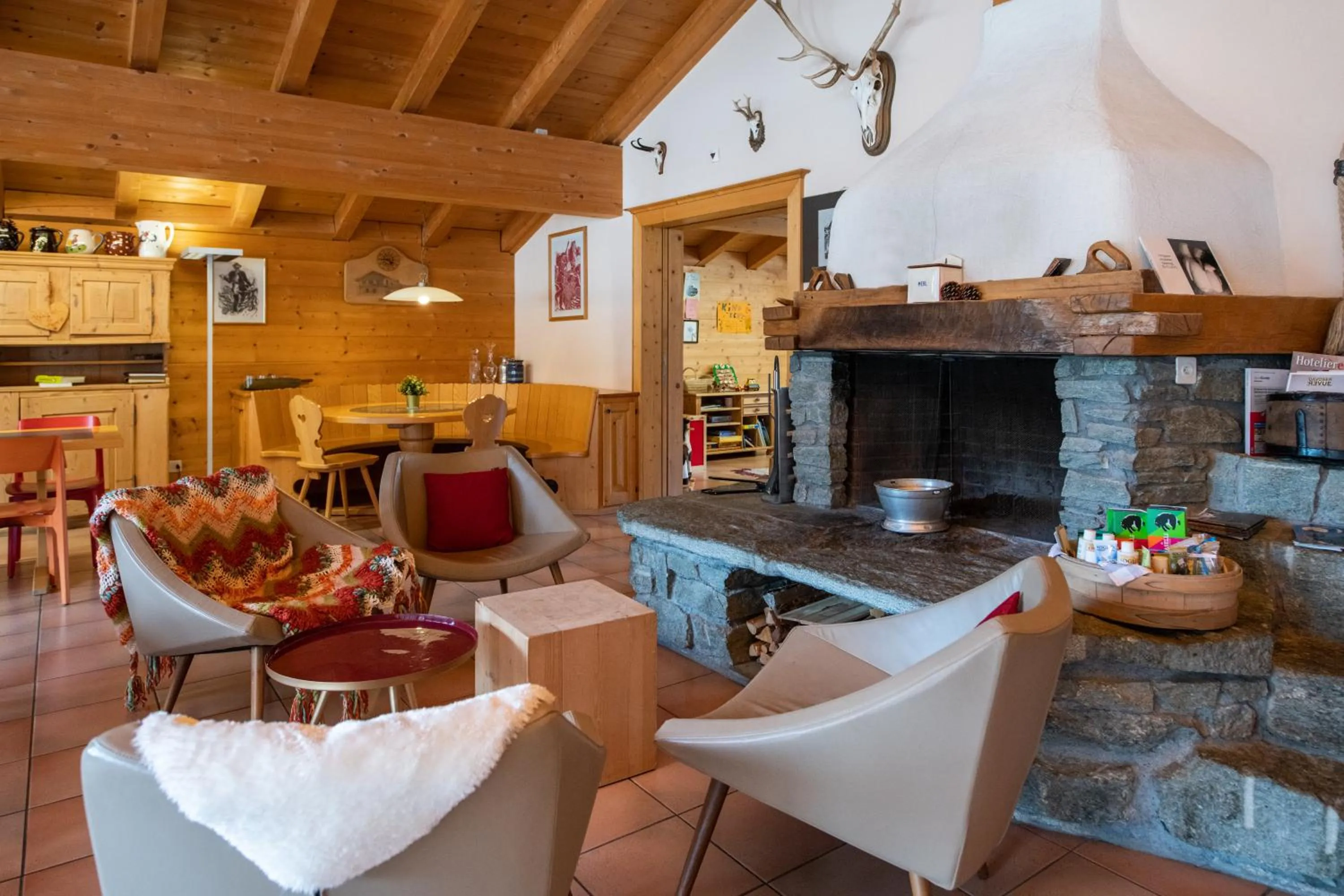 Communal lounge/ TV room in Sport-Lodge Klosters