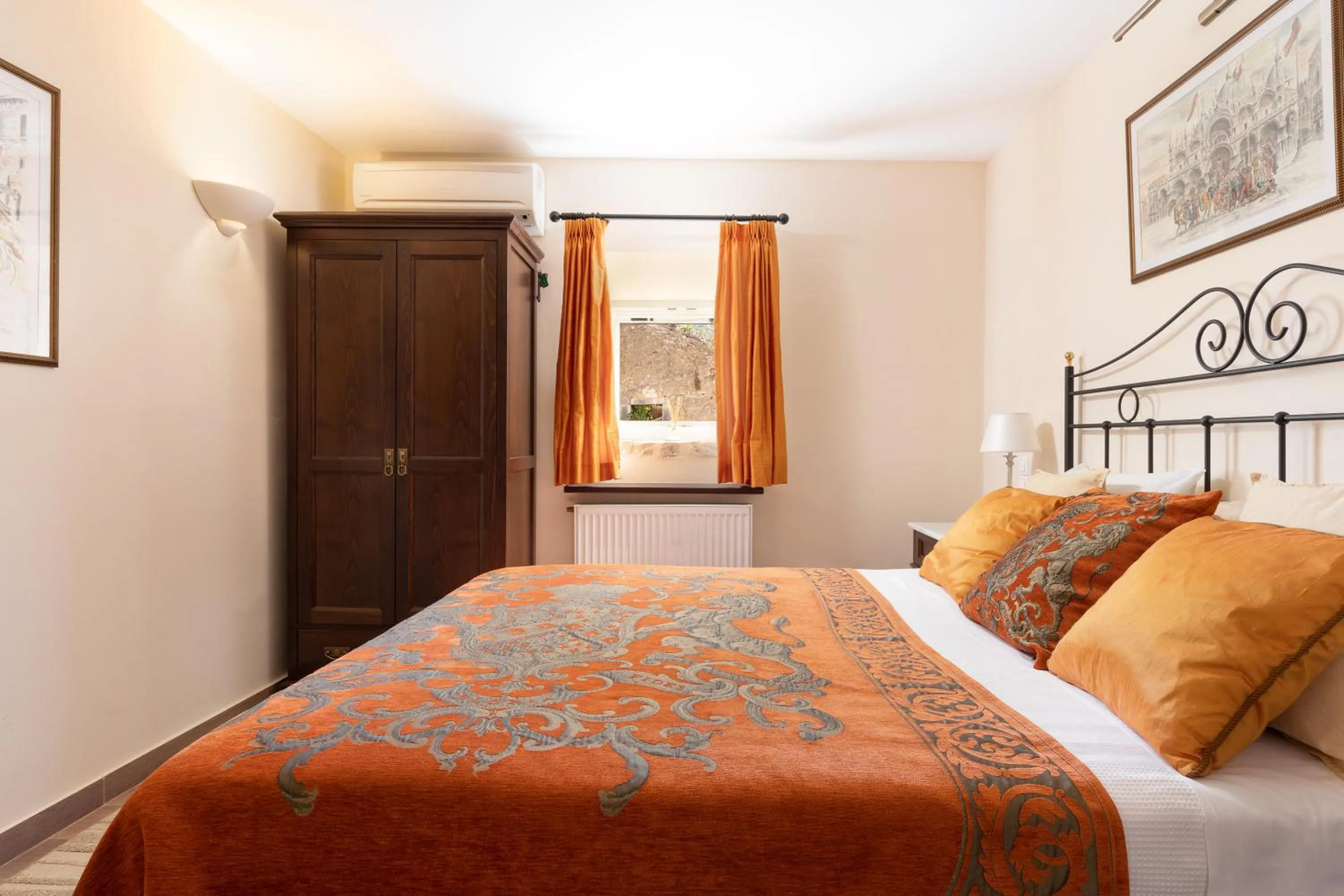 Bedroom, Bed in The Merchants House