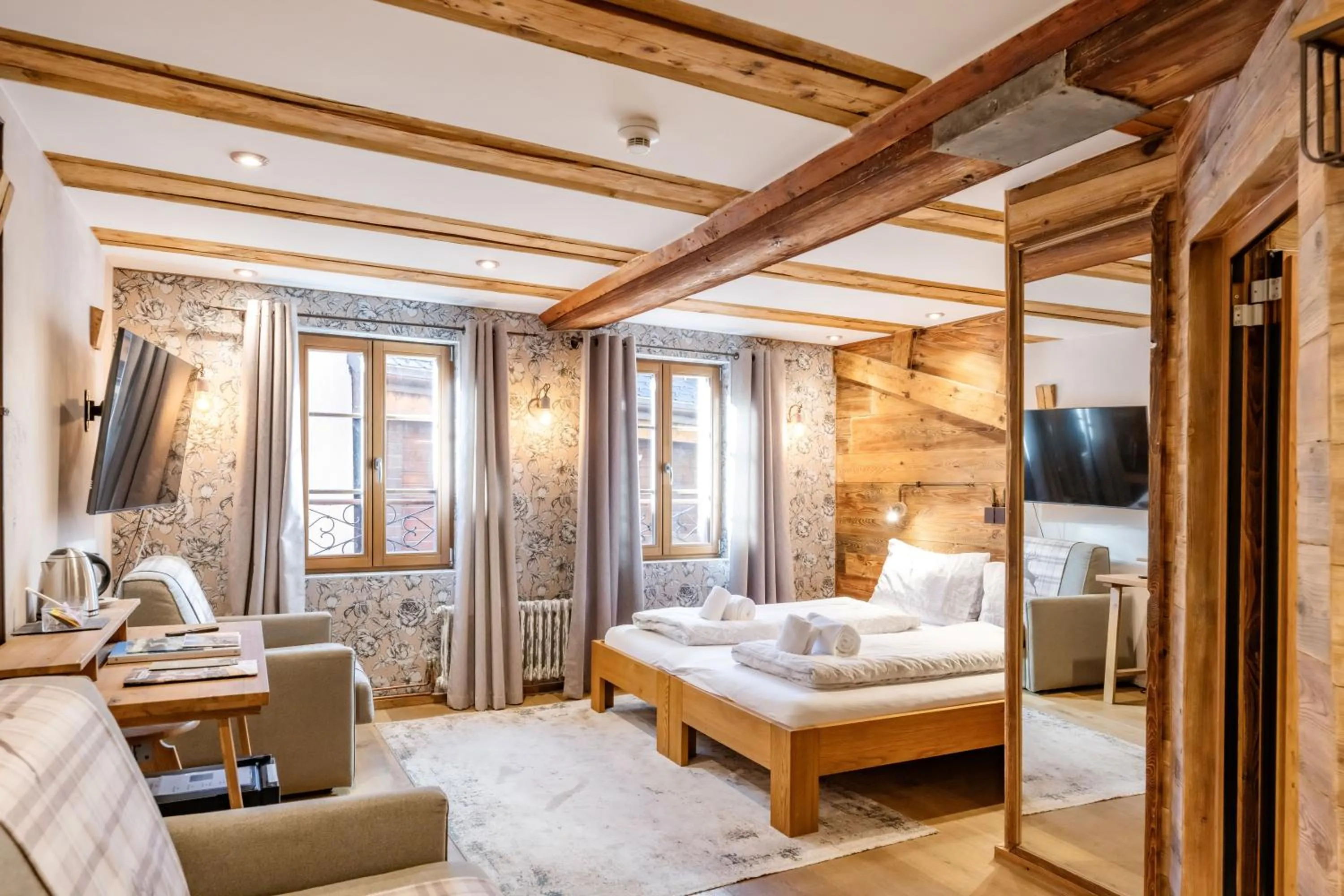 Photo of the whole room, Bed in Hotel de la Croix-Fédérale