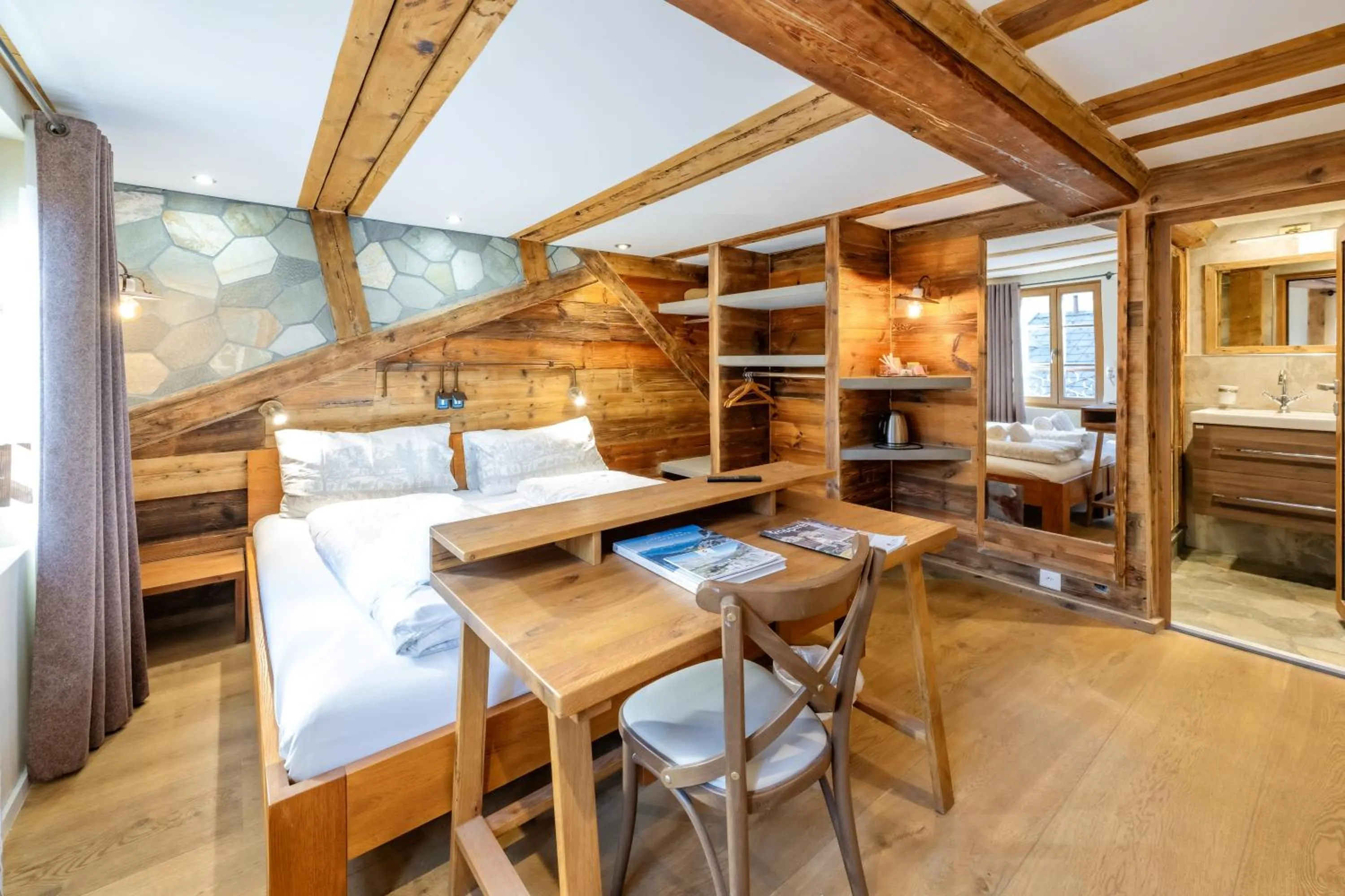 Photo of the whole room, Bed in Hotel de la Croix-Fédérale