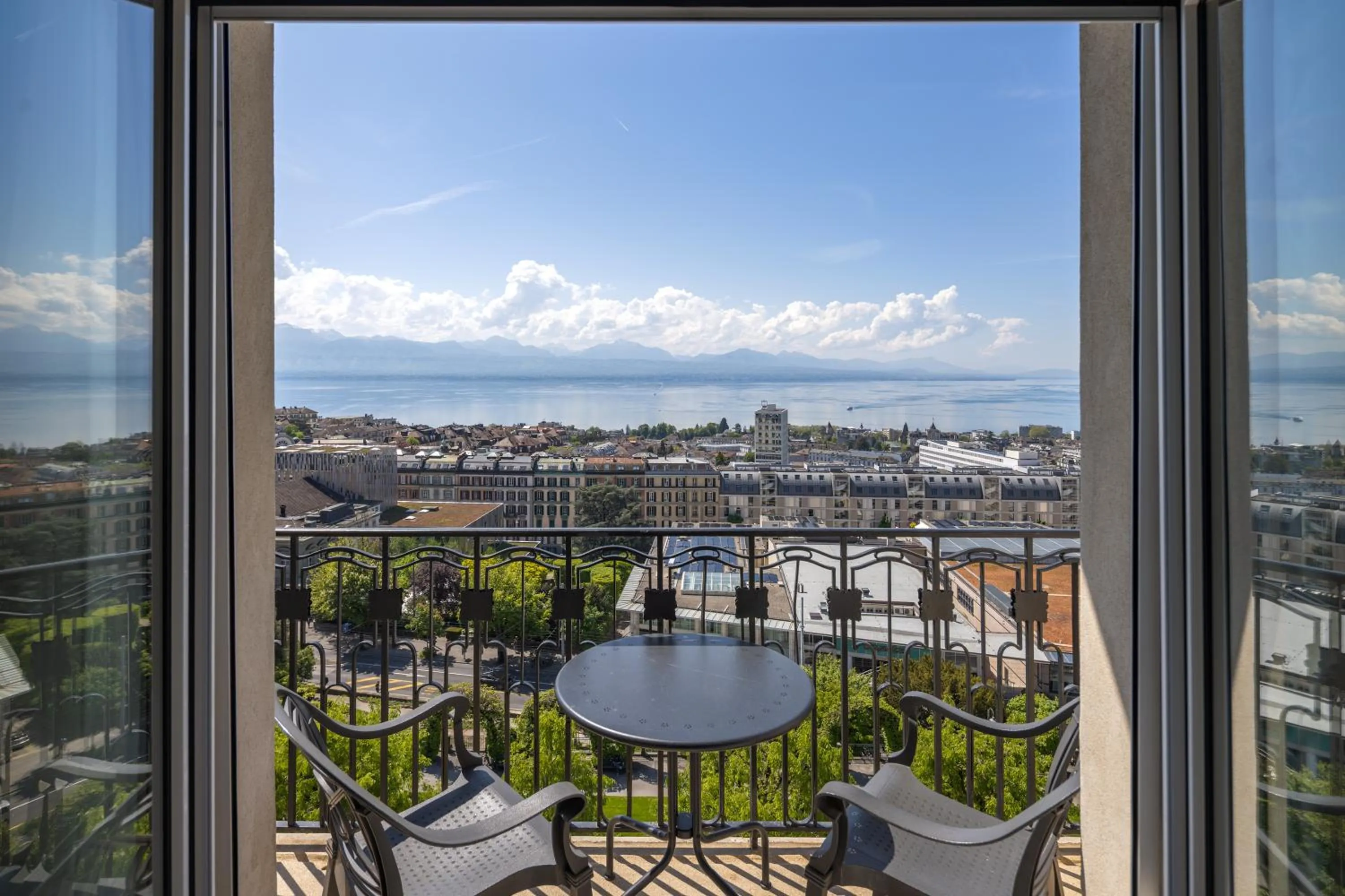 Lake view in Hôtel de la Paix Lausanne