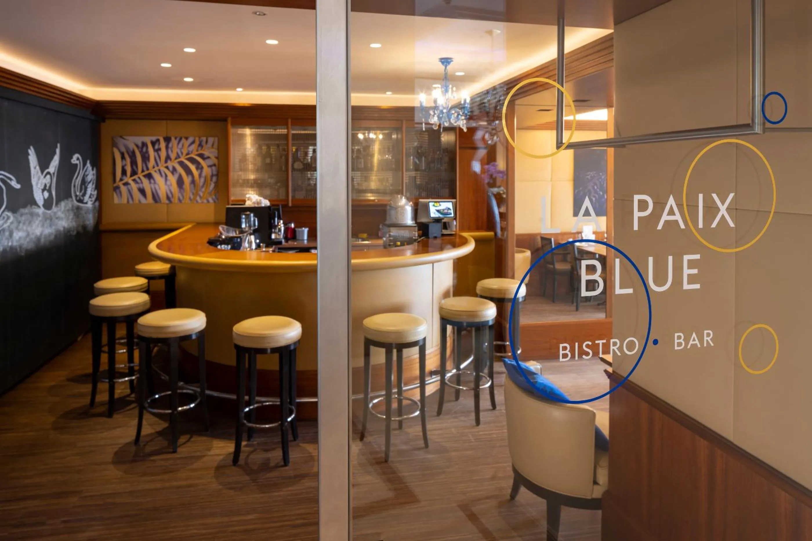 Lounge or bar in Hôtel de la Paix Lausanne