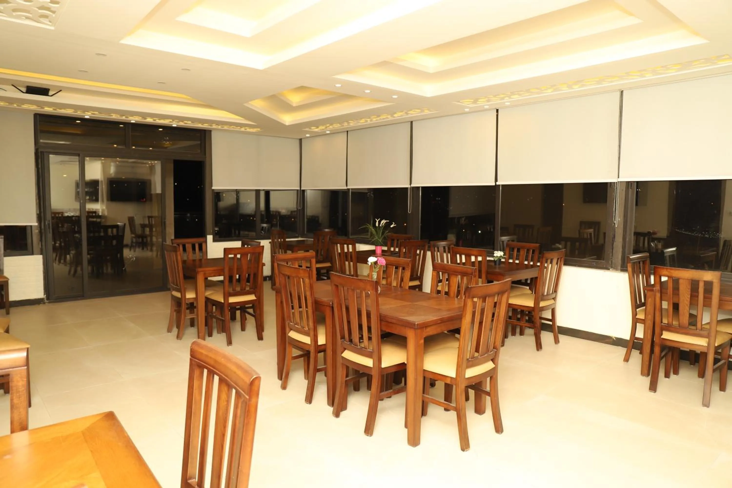 Restaurant/places to eat in AlQimah Hotel Apartments