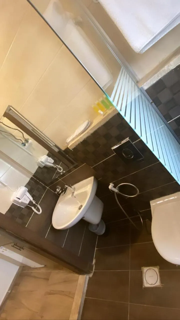 Toilet in AlQimah Hotel Apartments