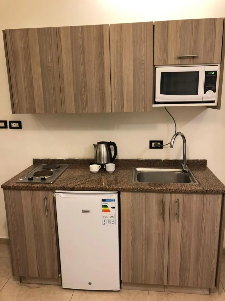 Kitchen or kitchenette in AlQimah Hotel Apartments