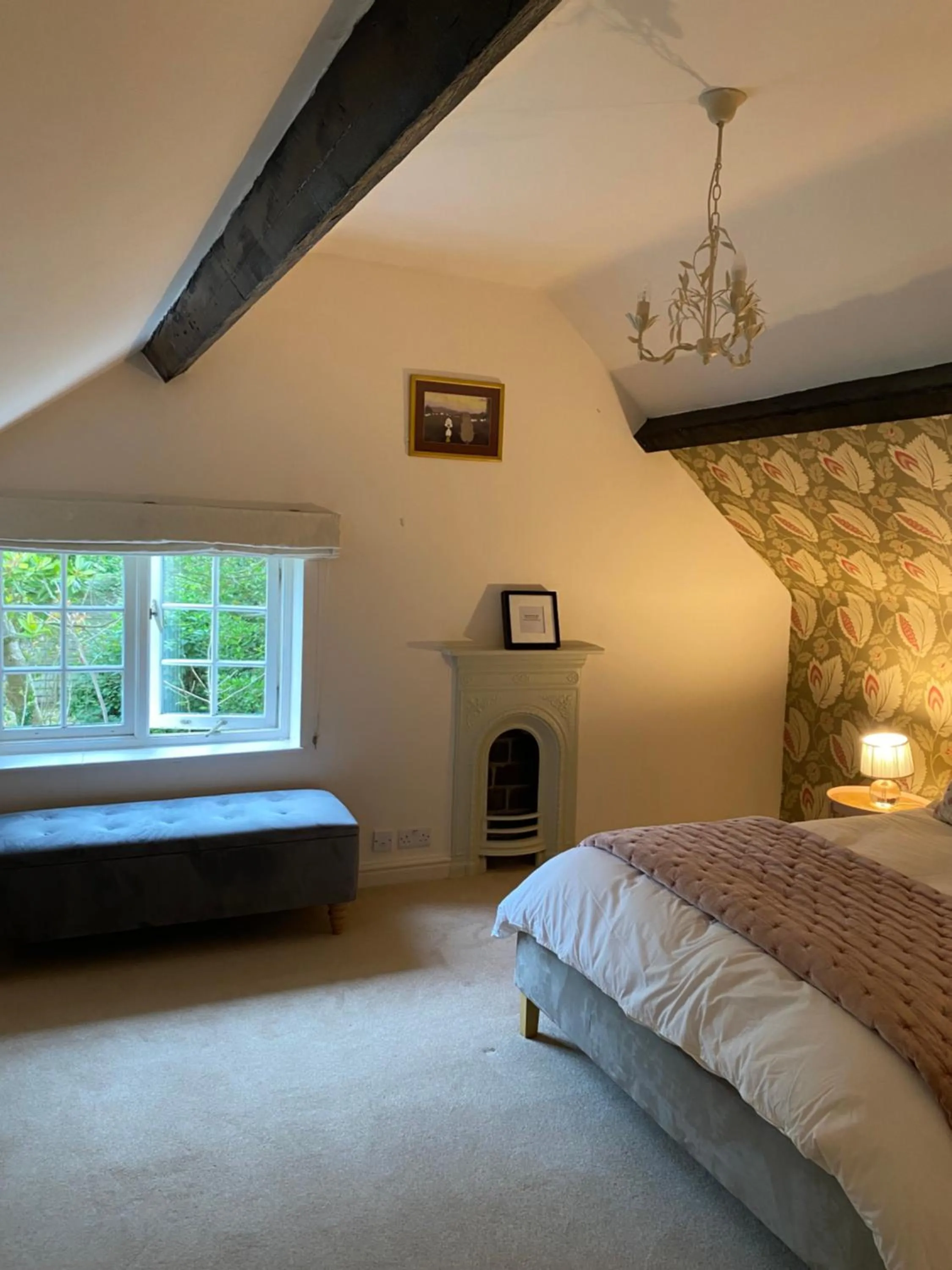 Photo of the whole room, Bed in Heathcote House