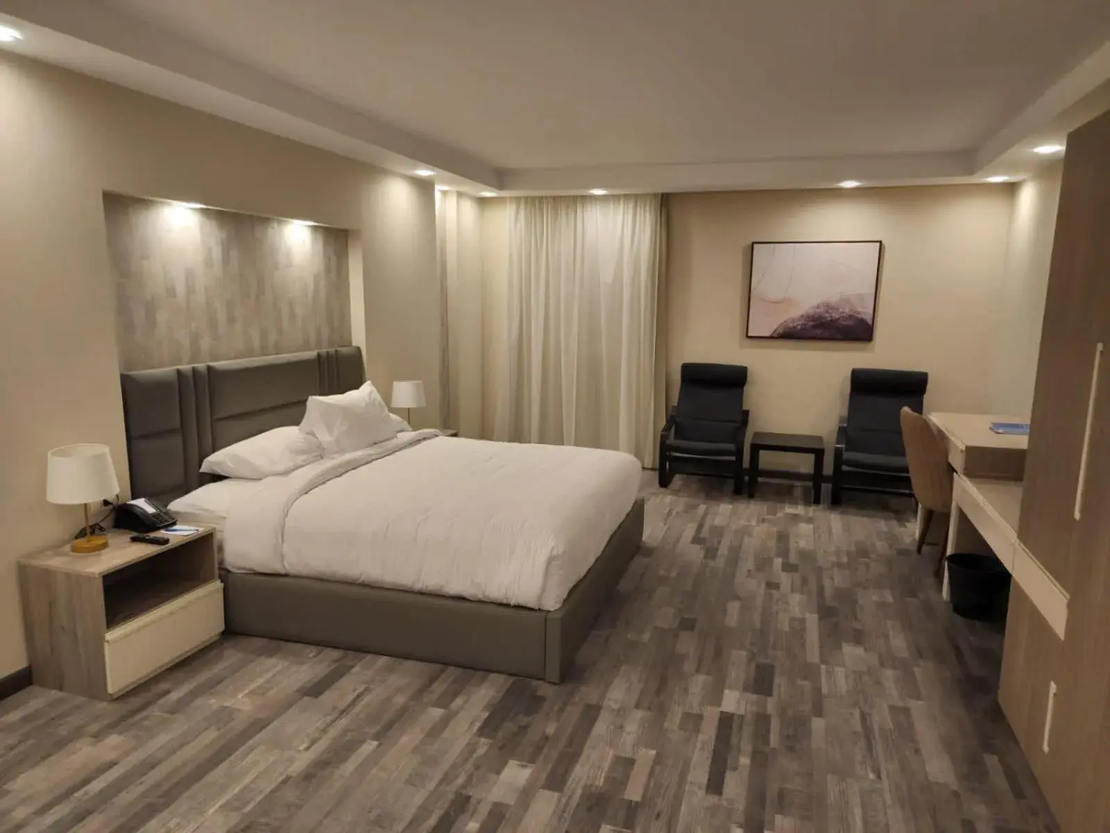 Queen Room in Ocean Blue Studios Queen Room in Ocean Blue Studios