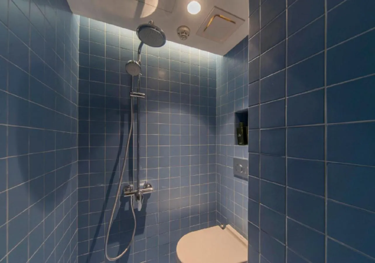 Shower in The Great Madras by Hotel Calmo