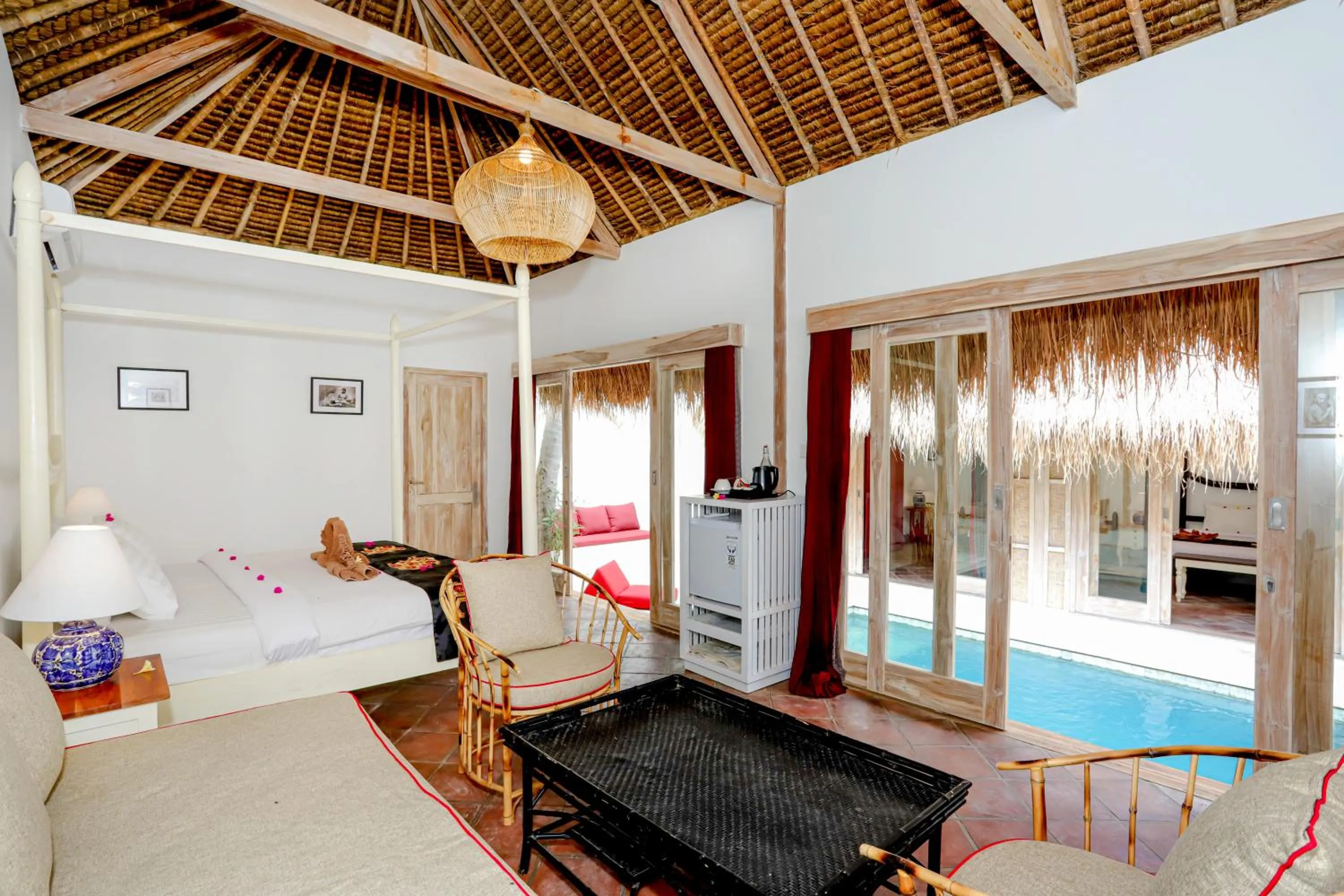 Bed in Amahelia Luxury Resort & Restaurant - Gili Asahan